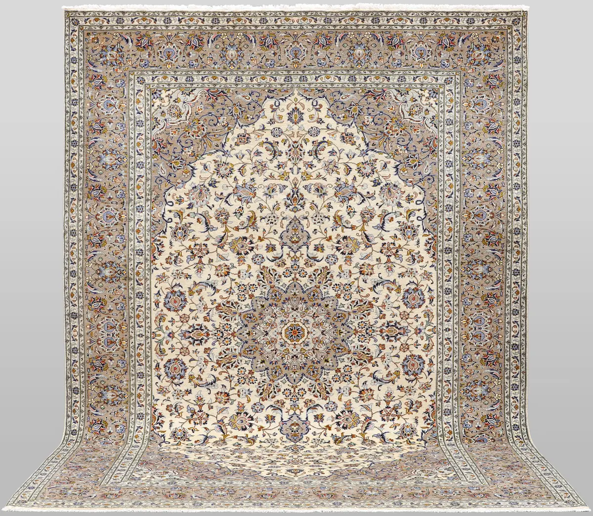 ORIENTMATTA. Ljus Keshan fine korkull, 350 x 260 cm.