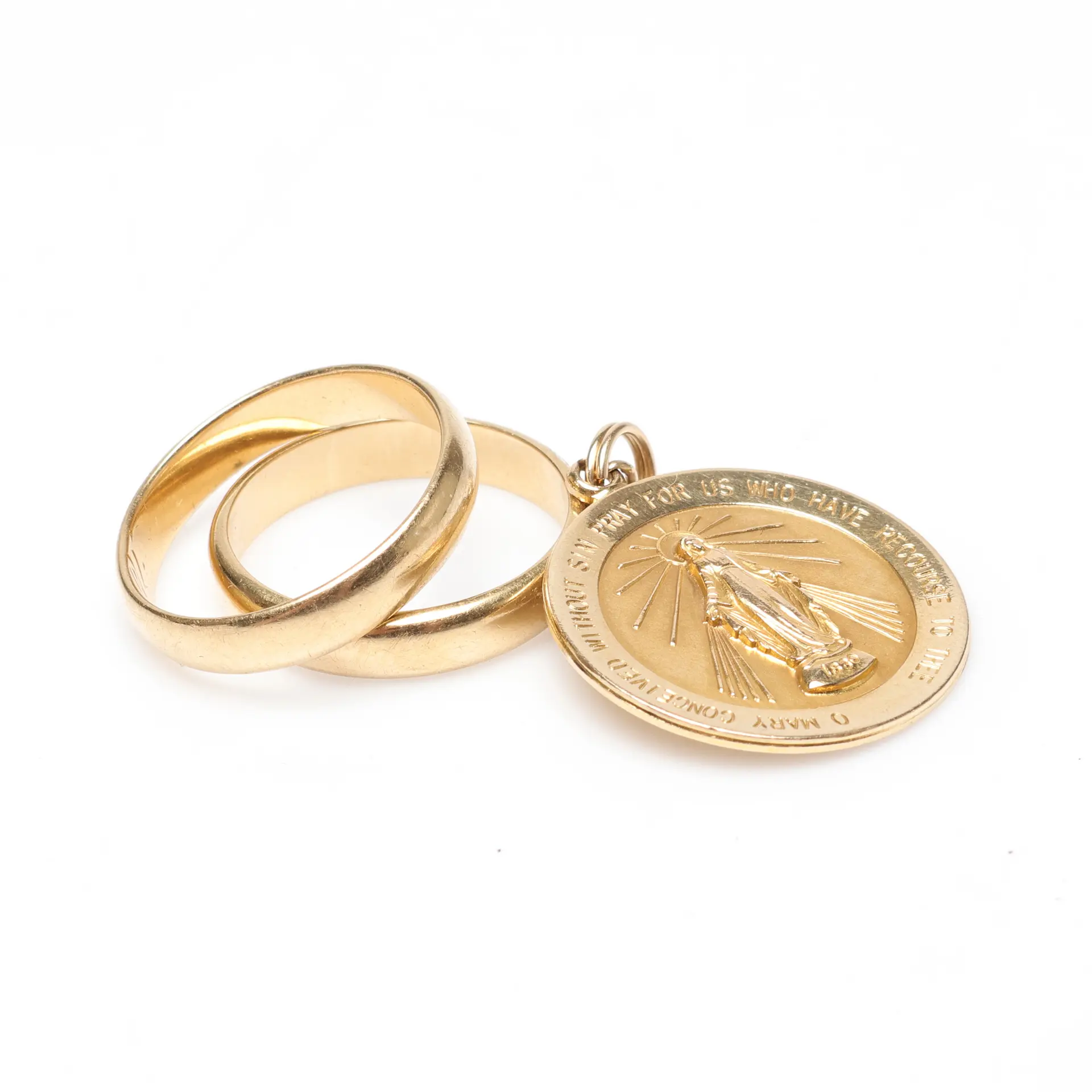 RINGAR, 2 st samt HÄNGE, 14k guld, vikt ca 12,8 gram.