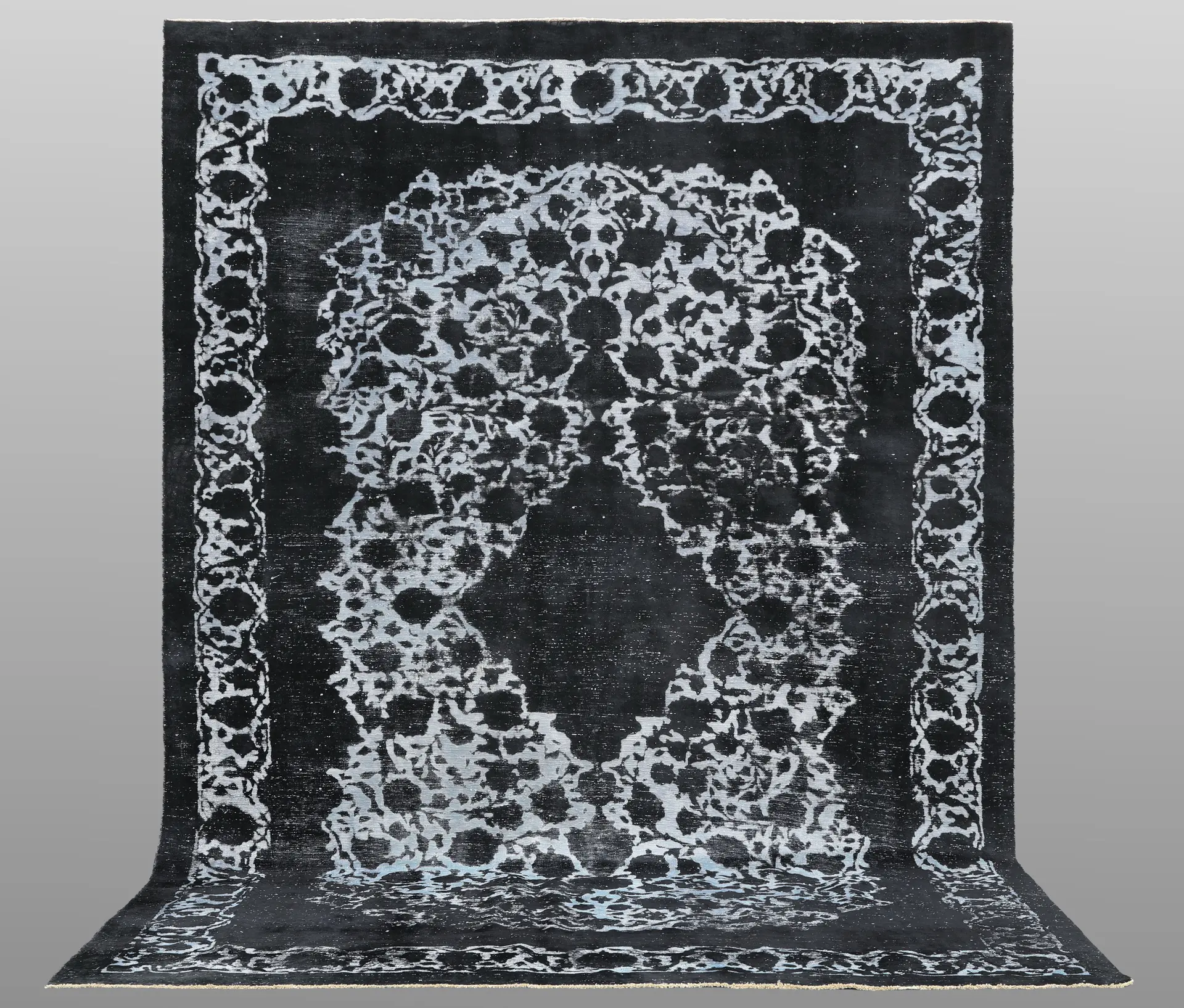 ORIENTMATTA. Vintage, reliefklippt, 373 x 240 cm.