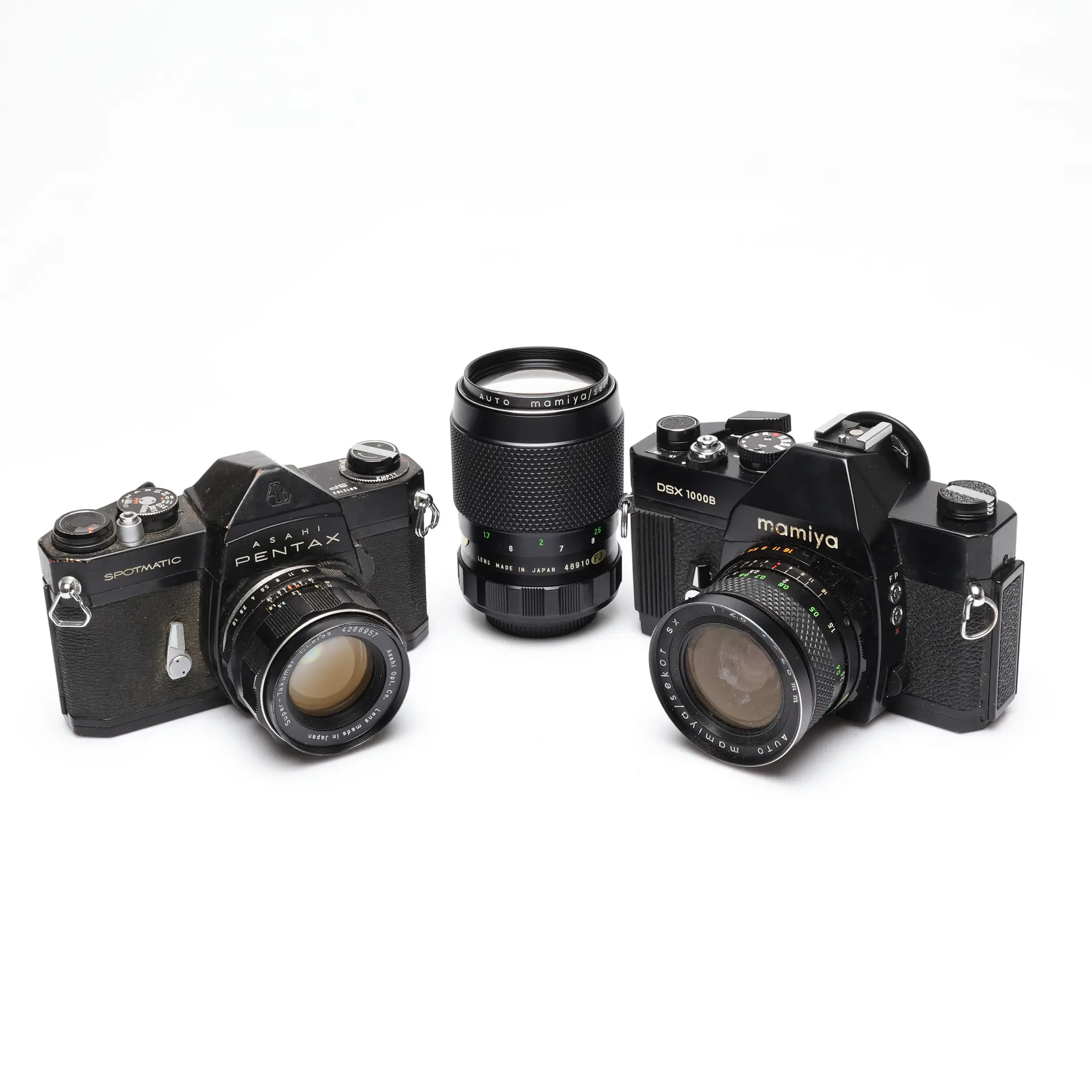 KAMEROR 2st samt OBJEKTIV, 3 delar, Pentax och Mamiya.