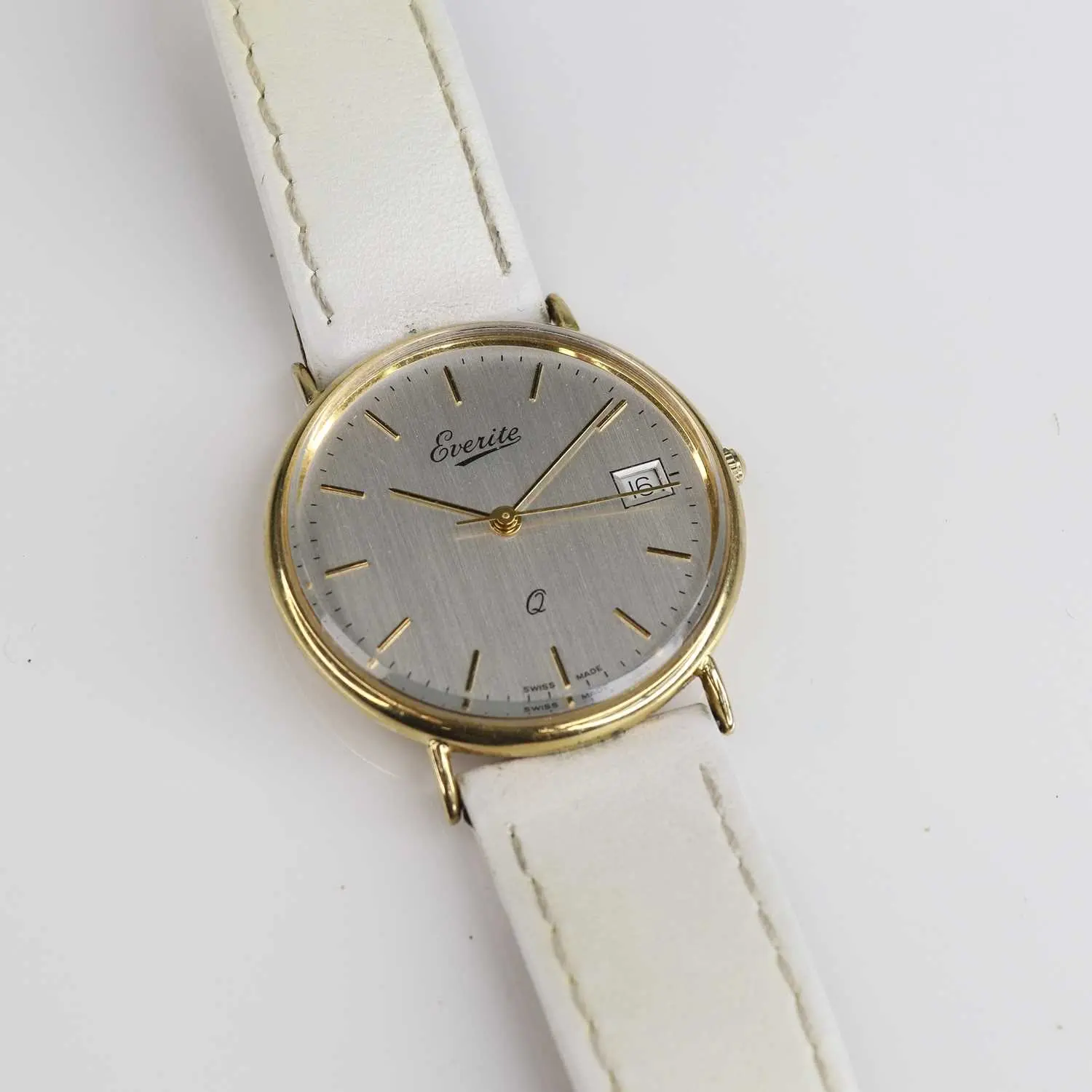 Lot 244 - A gent's Everite 9ct gold cased quartz dress