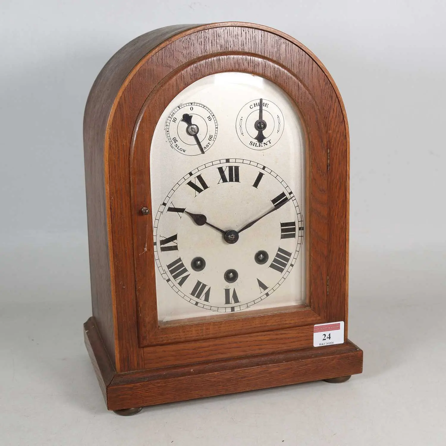 Lot 24 - An early 20th century oak cased mantle clock