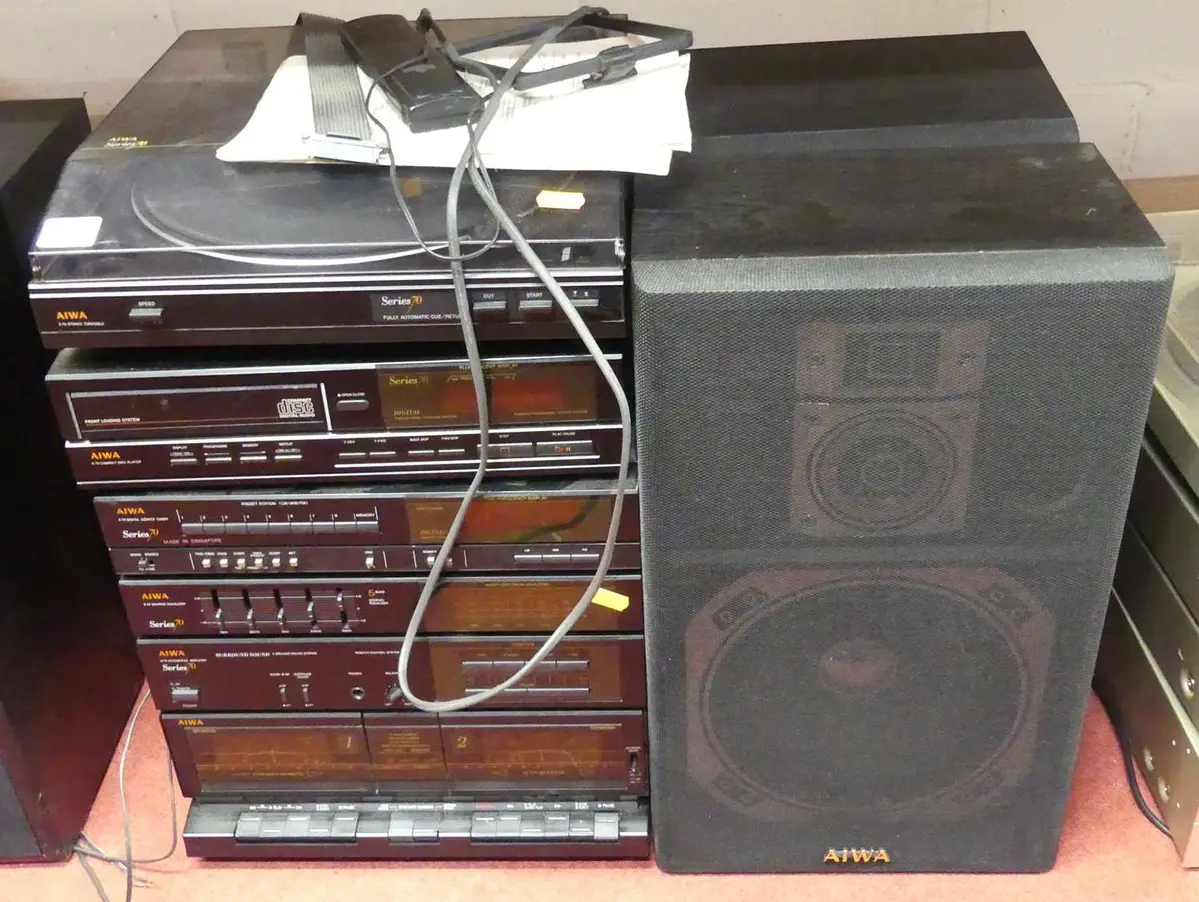 Lot 579 - An Aiwa series 70 hi-fi stereo with CD