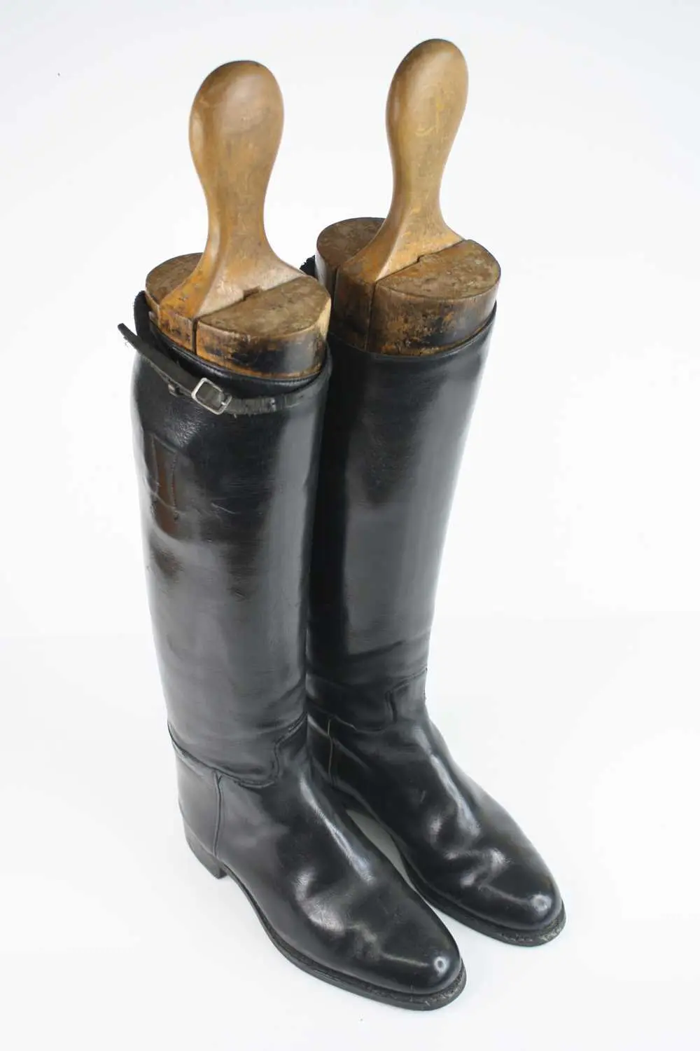 Lot 1338 - A pair of black leather calf length riding