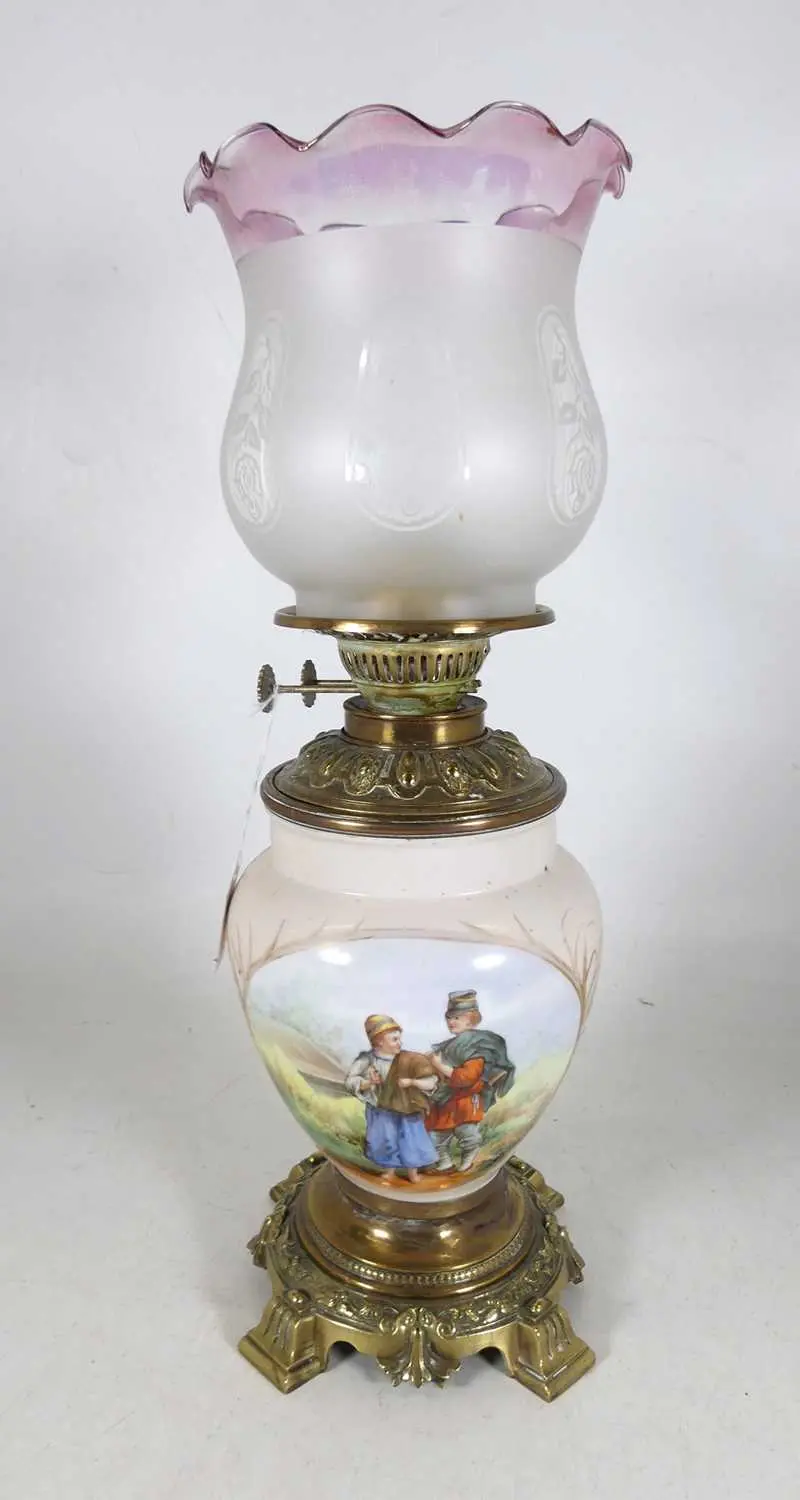 Lot 42 - An early 20th century oil lamp, having an
