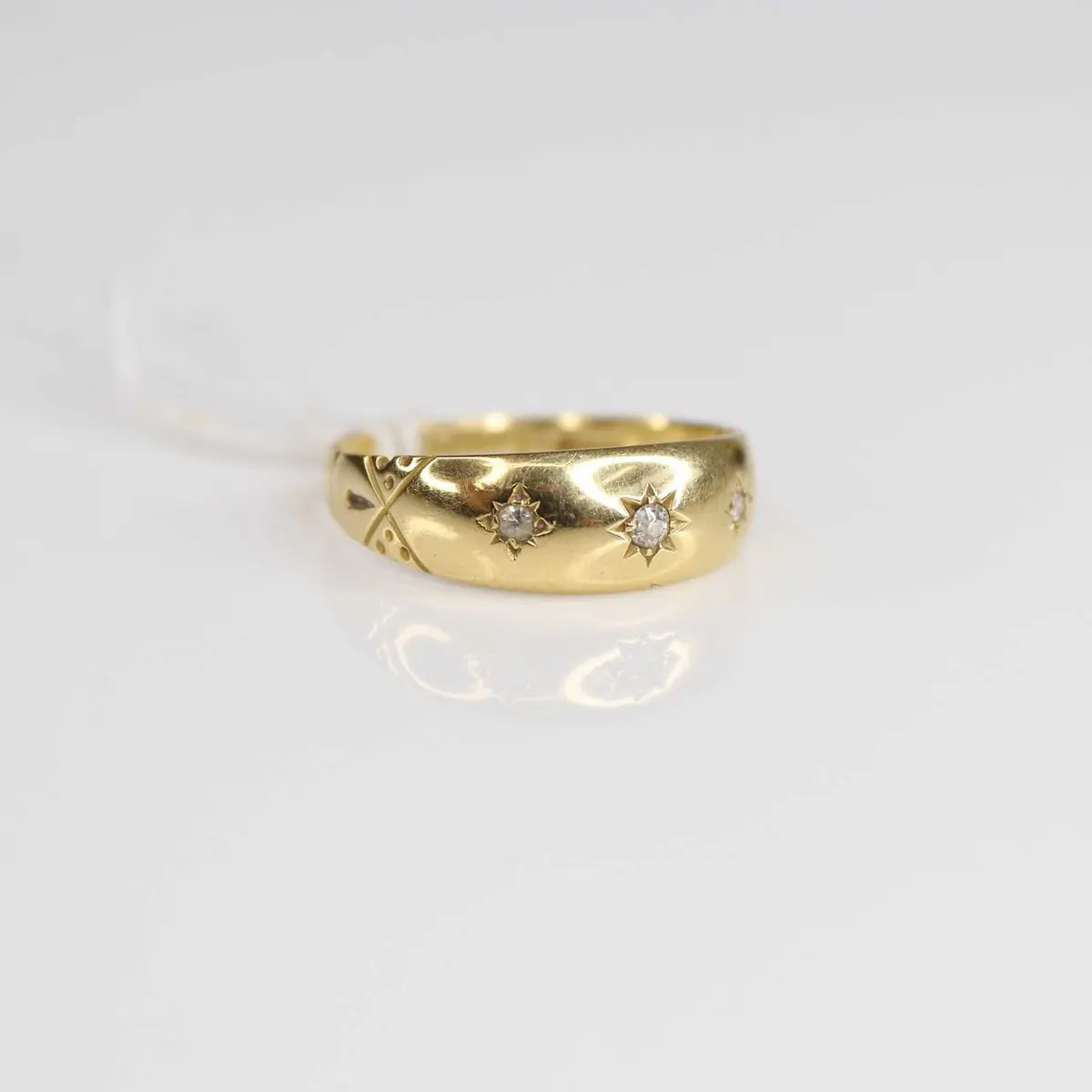 Lot 226 - An 18ct yellow gold ring, having a 1.9mm Old