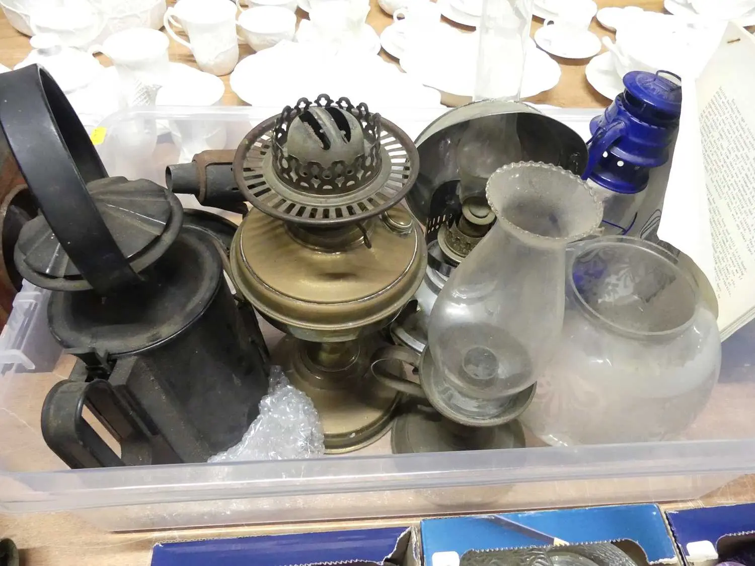 Lot 157 - A collection of lanterns and metalware, to