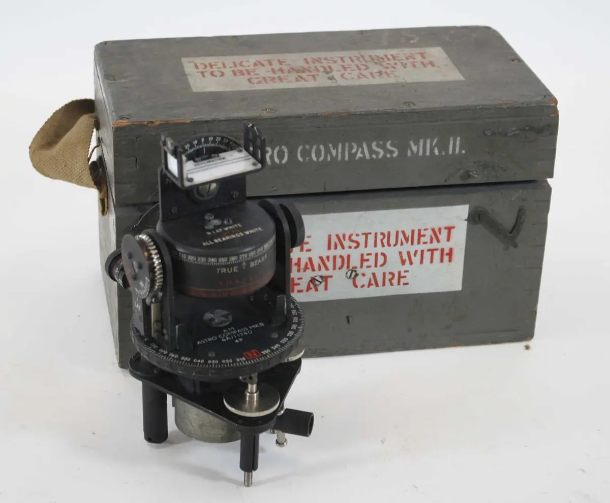 Lot 1278 - A WW II Air Ministry Astro Compass Mk II