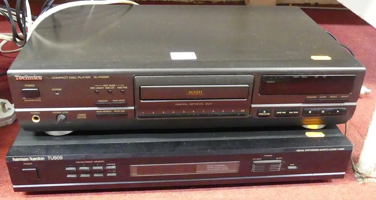 Lot 577 - A Technics SL-PG590 CD player and a