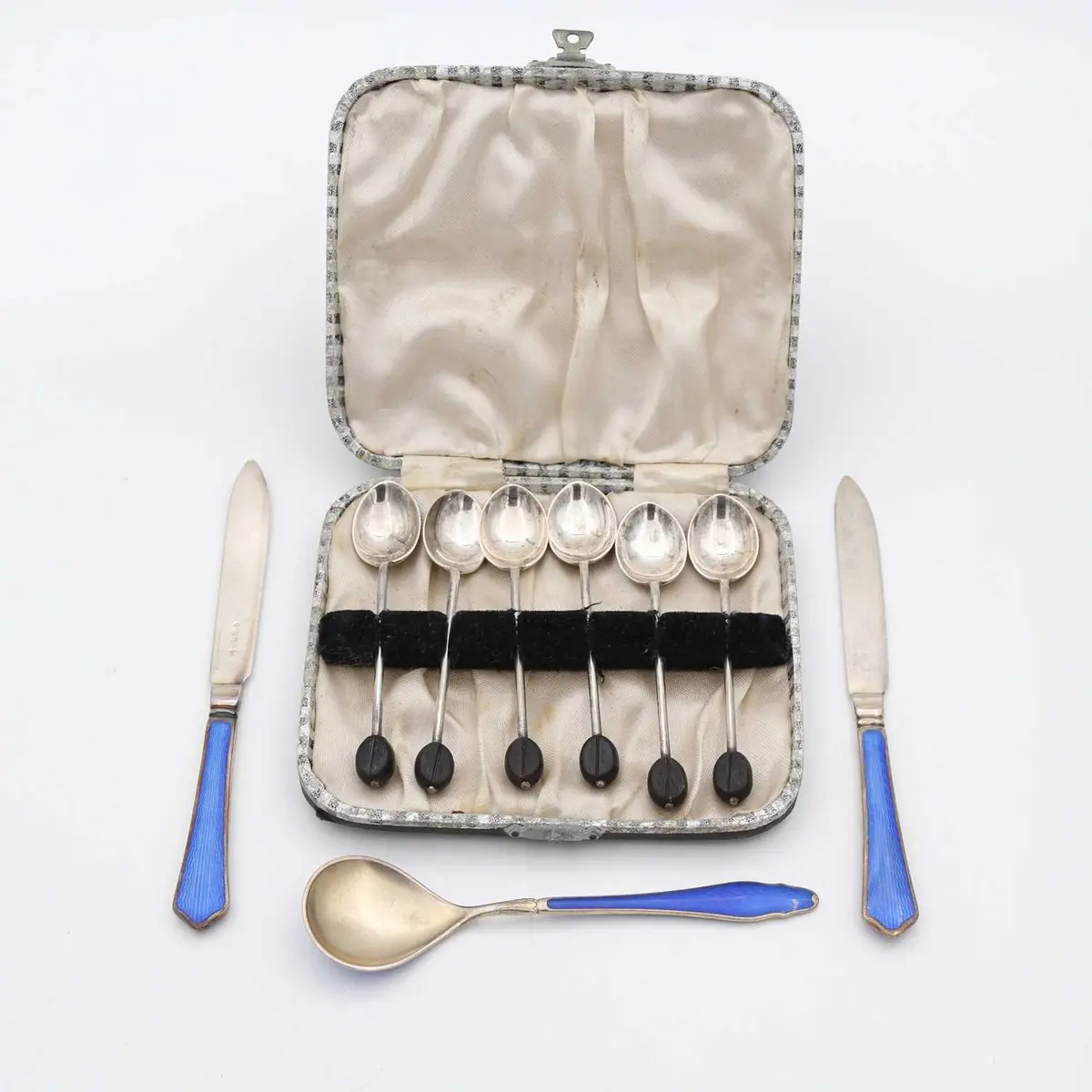 Lot 327 - A cased set of six George V silver coffee