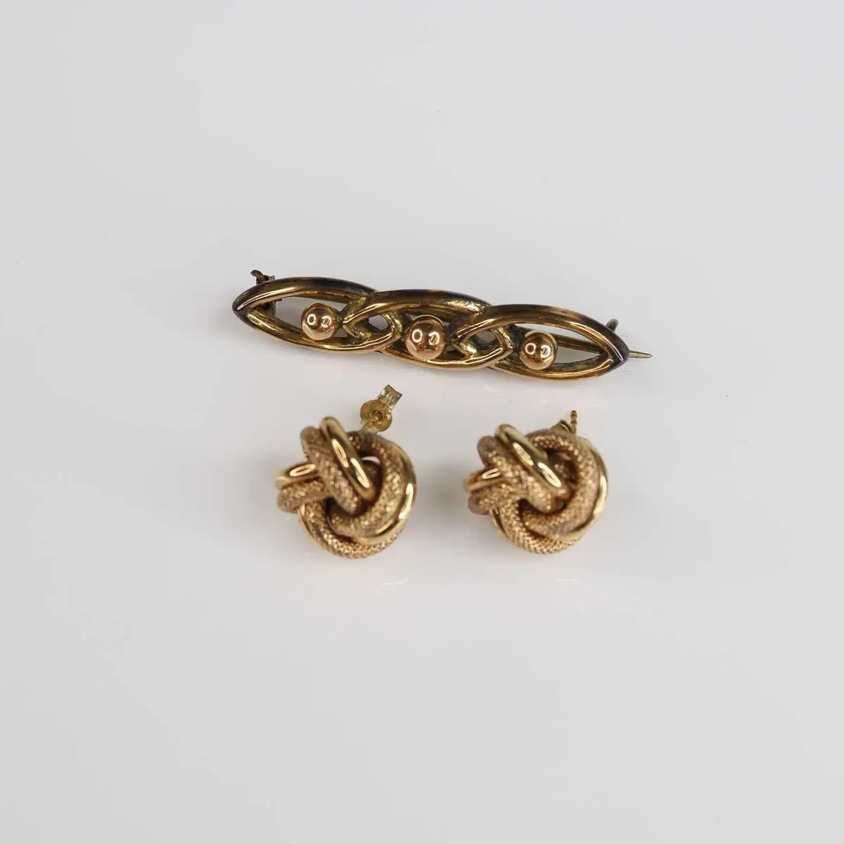 Lot 238 - An Edwardian 9ct gold open work hollow