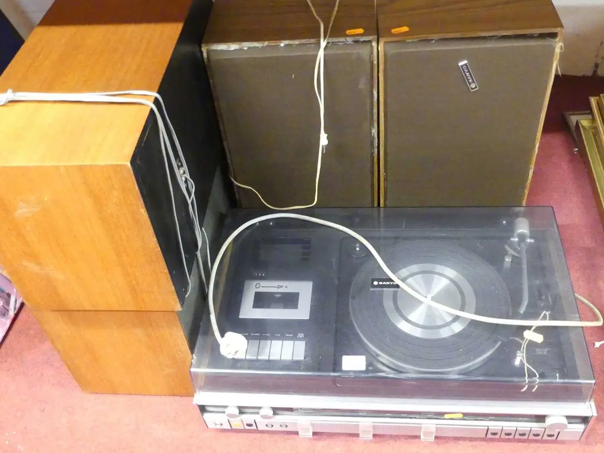 Lot 572 - A Sanyo solid-state stereo with speakers
