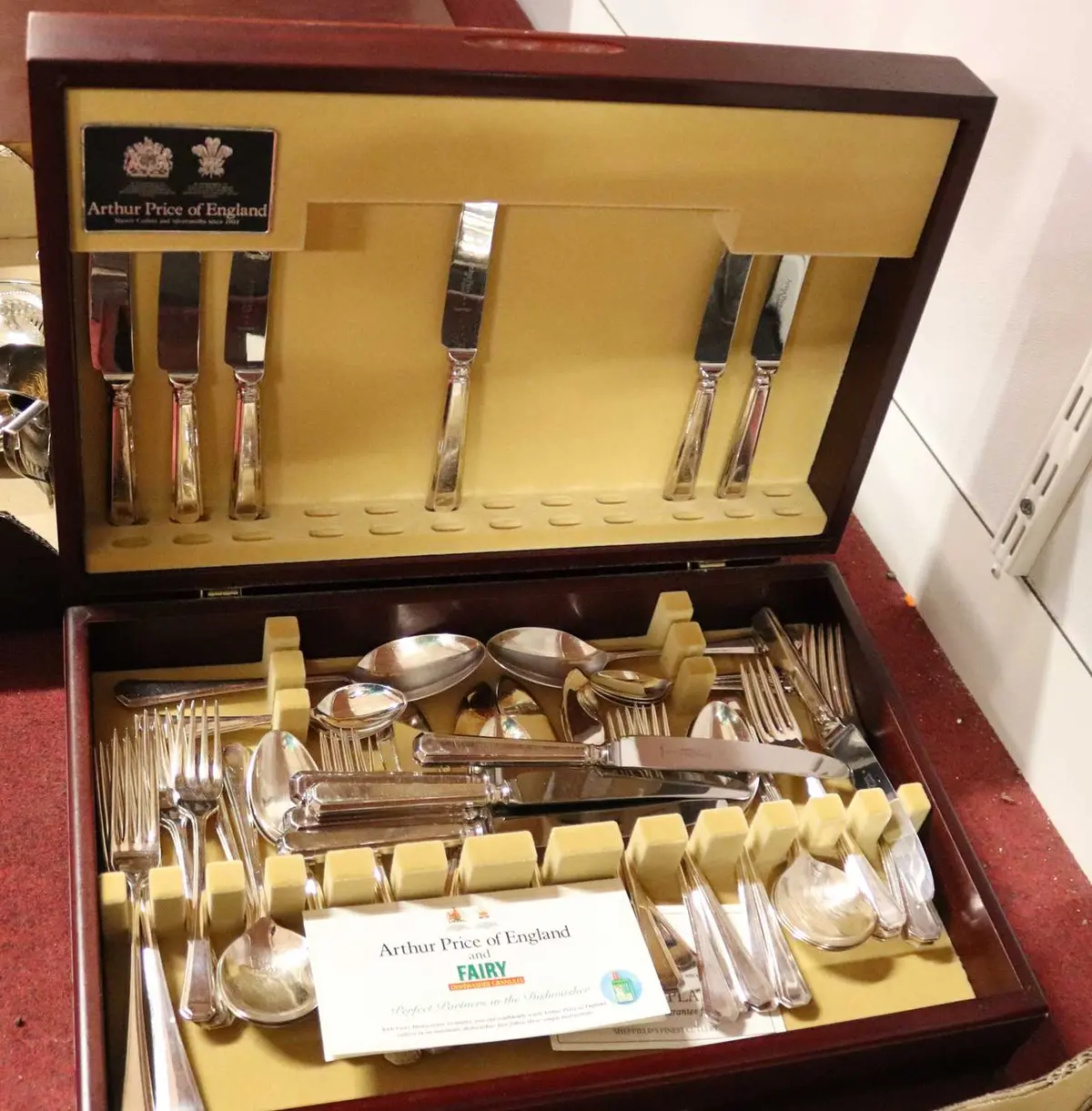 Lot 268 - An Arthur Price silver plated part suite of