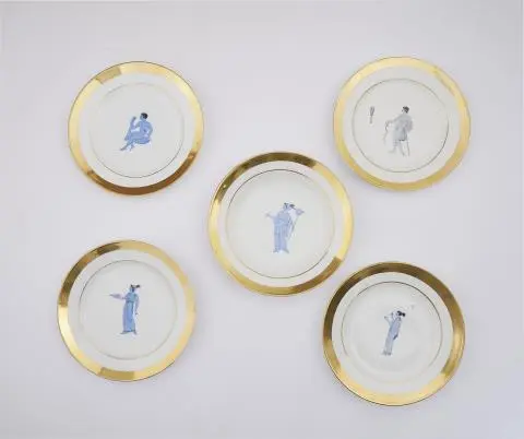 Four Parisian porcelain dinner plates and one soup bowl
