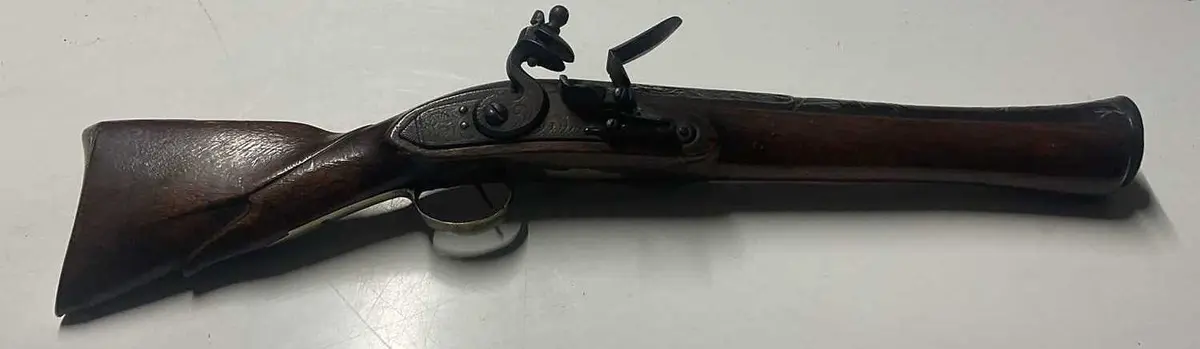An early 19th century flintlock blunderbuss,with no manufacturer's marks