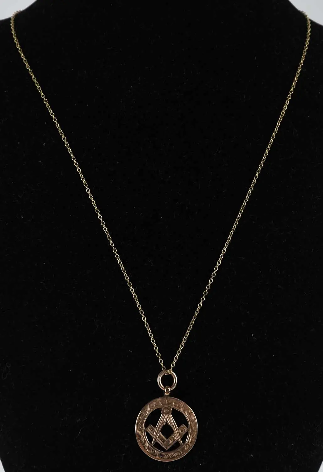 A 9ct yellow gold dainty necklace chain