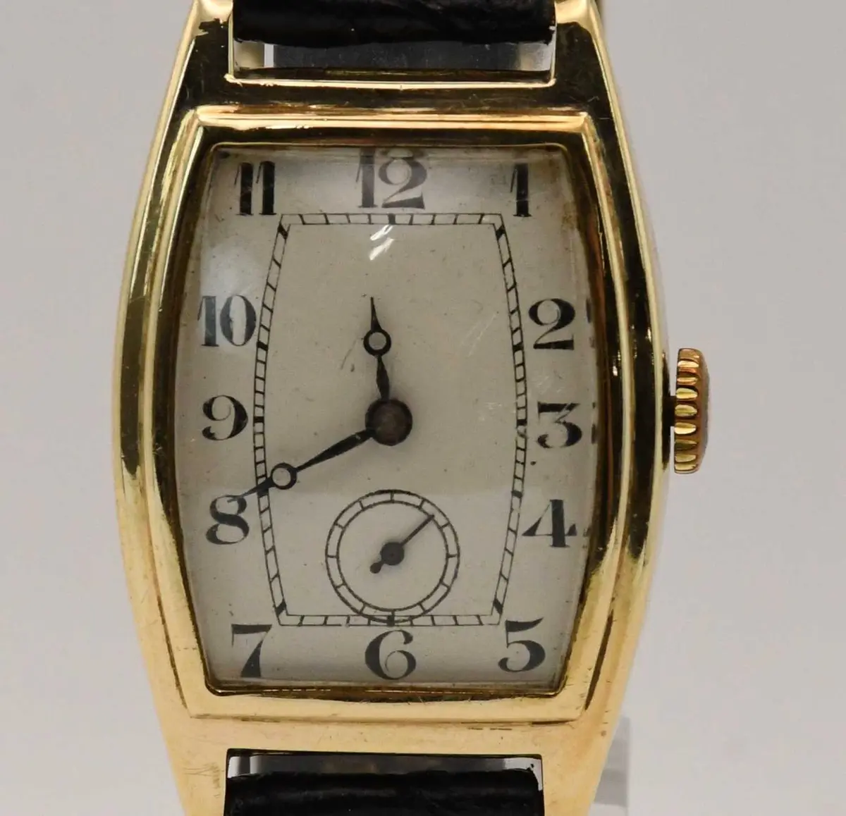 An early 20th century 9ct yellow gold cased wristwatch