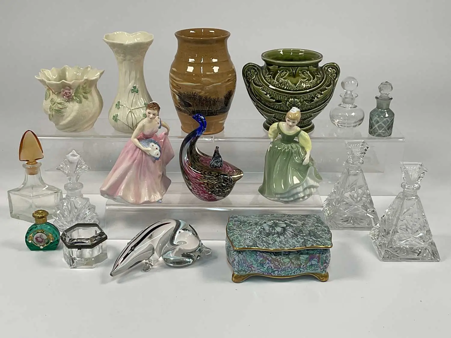 A quantity of decorative glass and ceramics