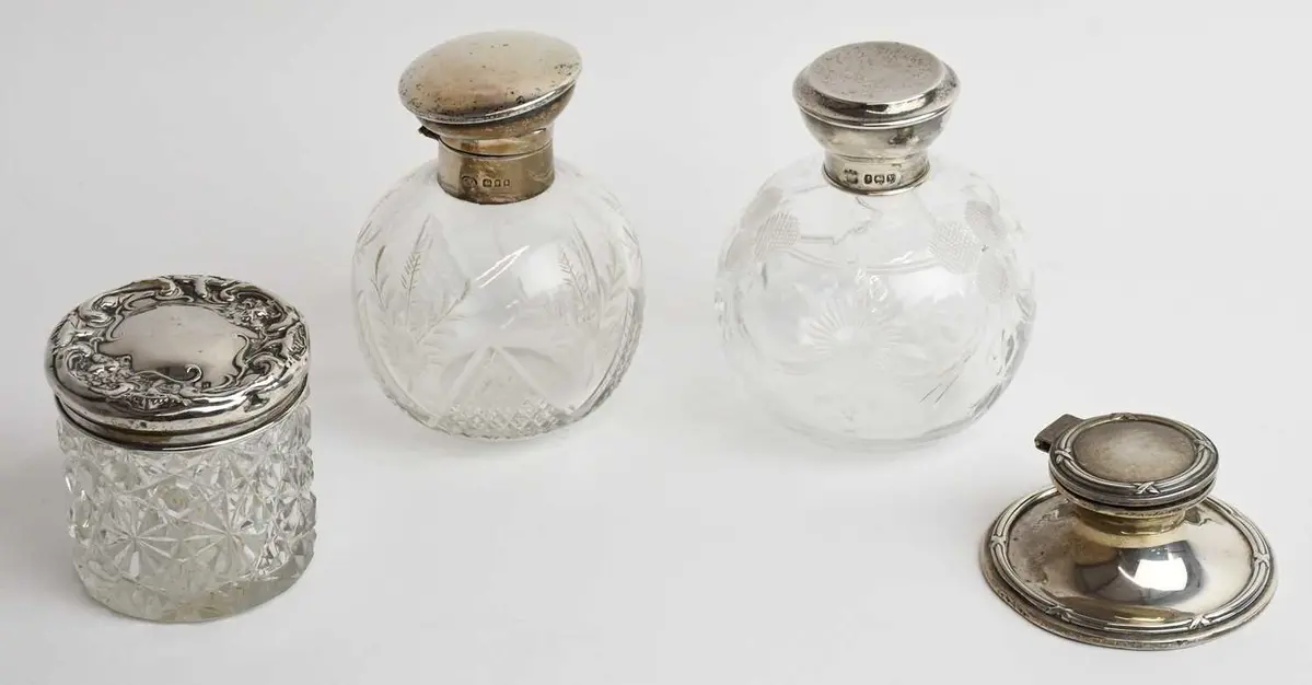 An Edward VII hallmarked silver circular inkwell