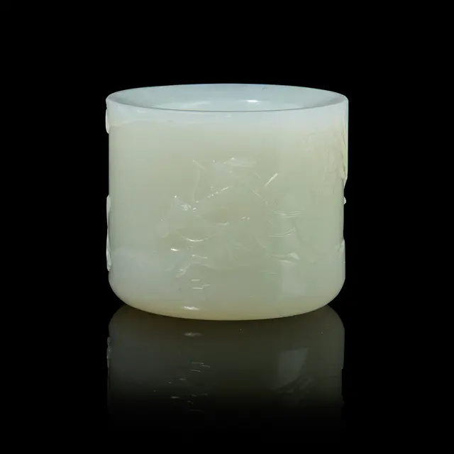 CHINESE WHITE JADE 'DEER HUNTING' THUMB RING