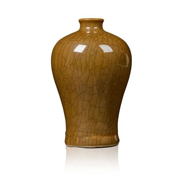 CHINESE GE-TYPE YELLOW CRACKLE-GLAZED VASE, MEIPING