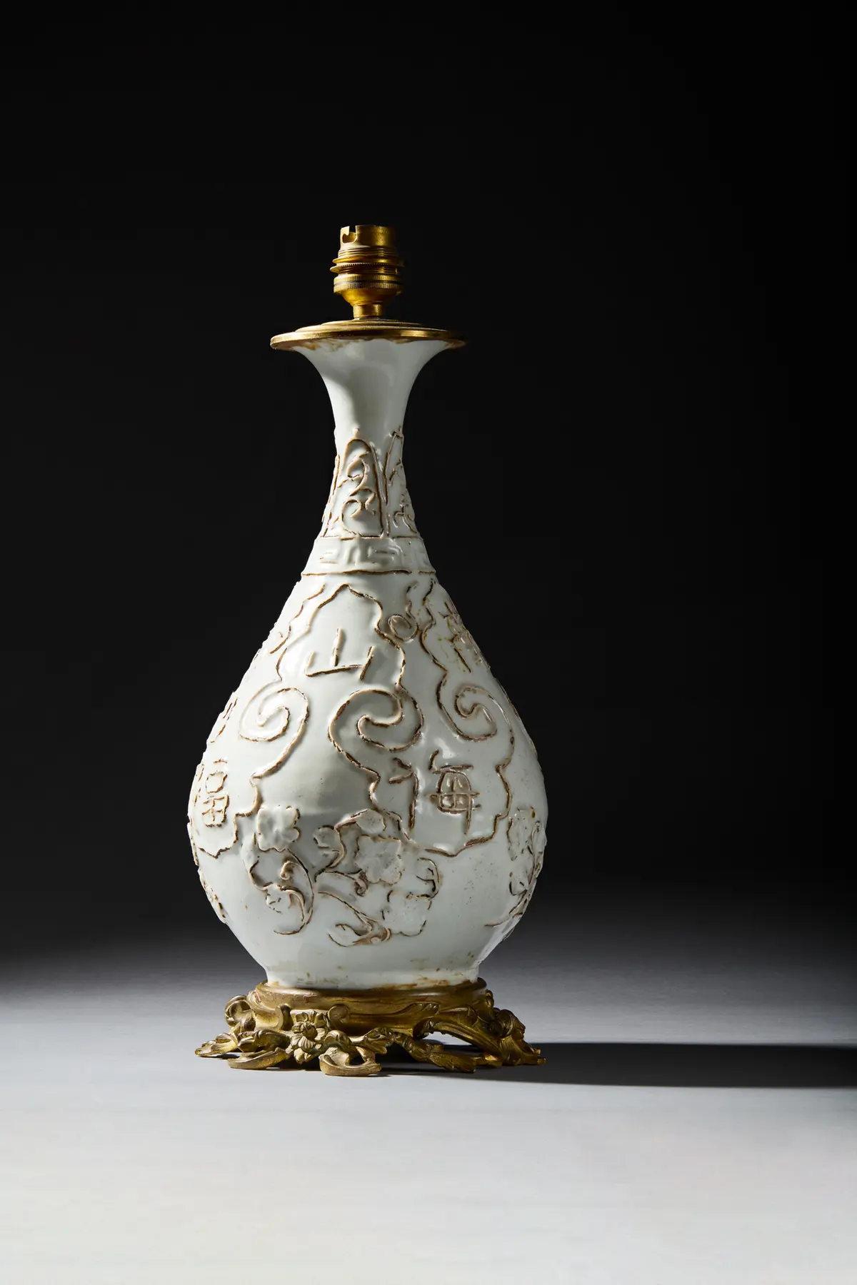 [PRIVATE COLLECTION, PARIS] RARE CHINESE 'SHUFU' WHITE-GLAZED VASE, YUHUCHUN