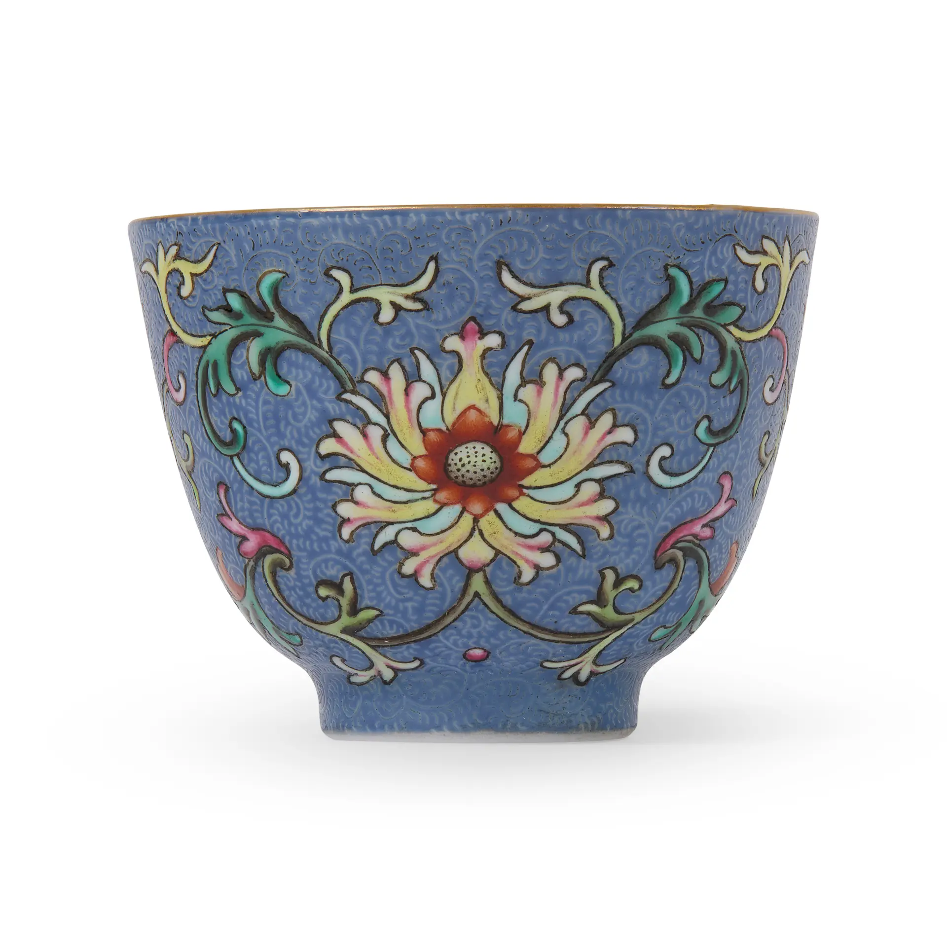 [DRINKING CULTURE] CHINESE BLUE-GROUND SGRAFFITO FAMILLE ROSE 'LOTUS' CUP