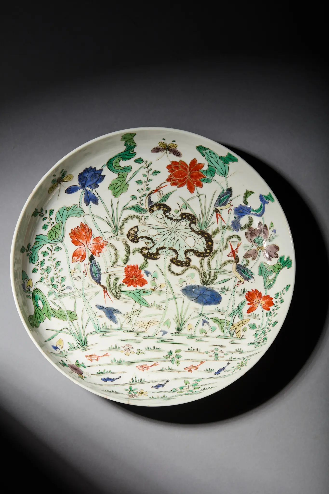 [PRIVATE SCOTTISH COLLECTION, EDINBURGH] CHINESE WUCAI 'LOTUS POND' PLATE