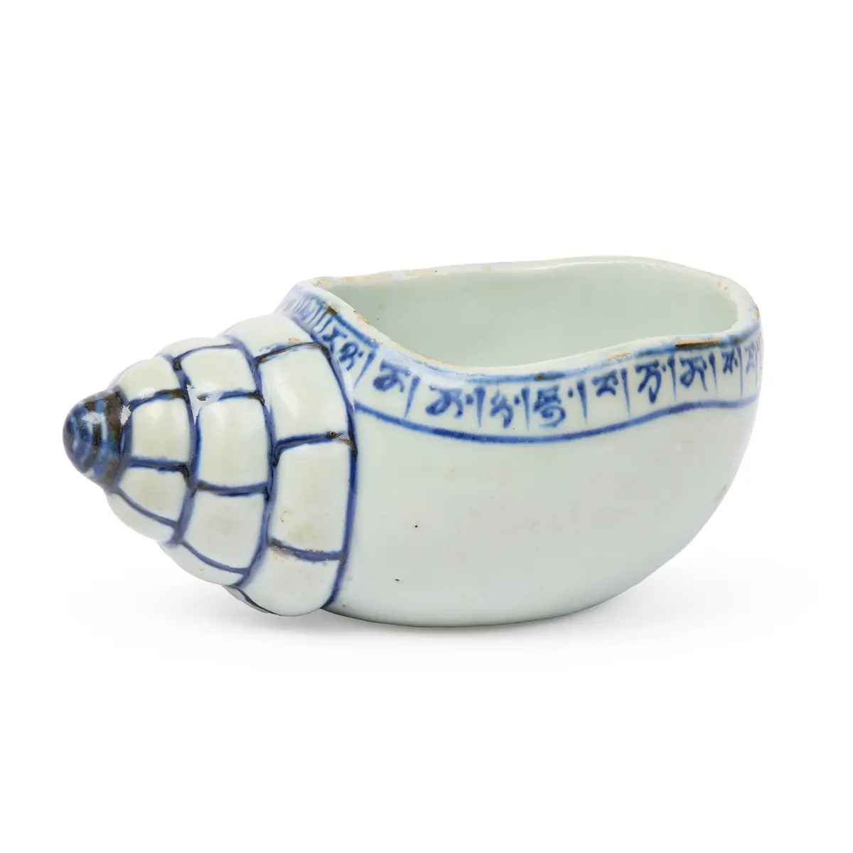 BLUE AND WHITE INSCRIBED CONCH-FORM VESSEL