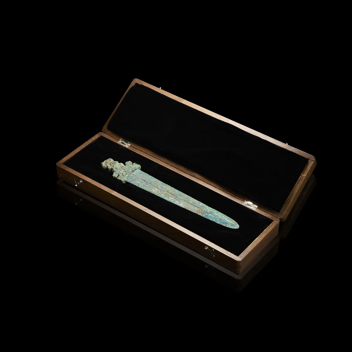 [COLLECTION OF PATRICK DAVID BIRDS] CHINESE SHORT BRONZE SWORD WITH