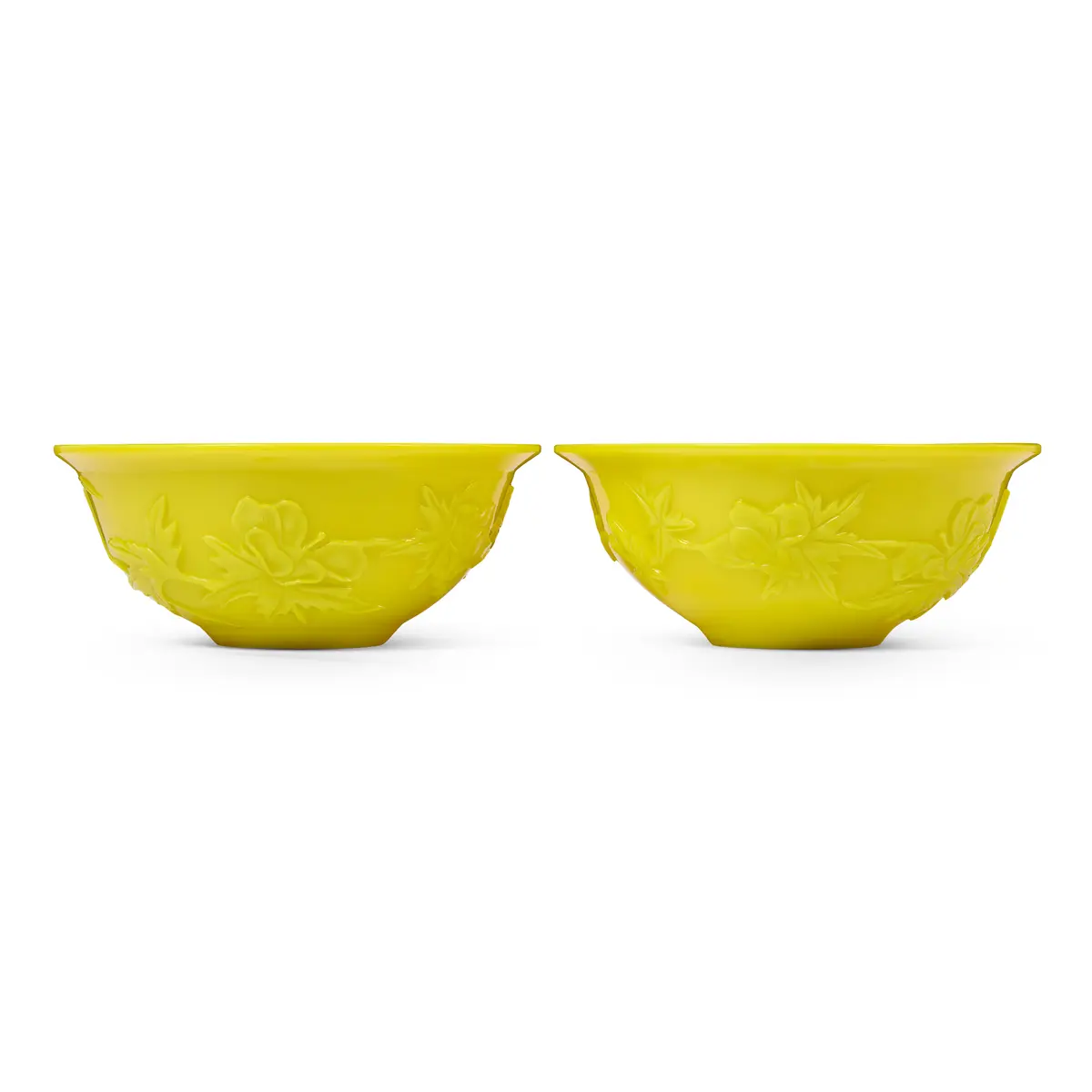 PAIR OF CHINESE YELLOW PEKING GLASS BOWLS