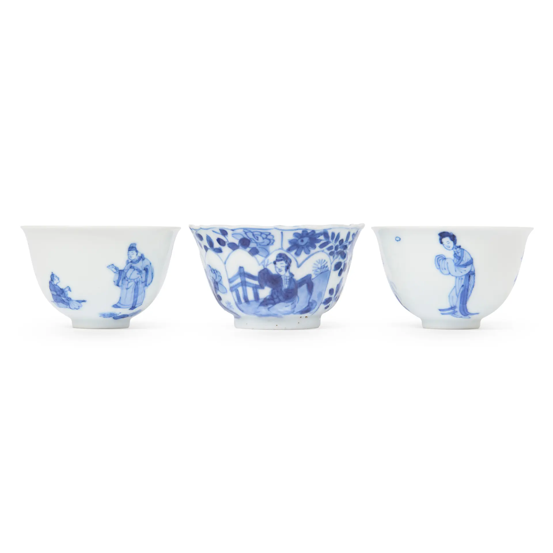 [DRINKING CULTURE] GROUP OF THREE BLUE AND WHITE CUPS