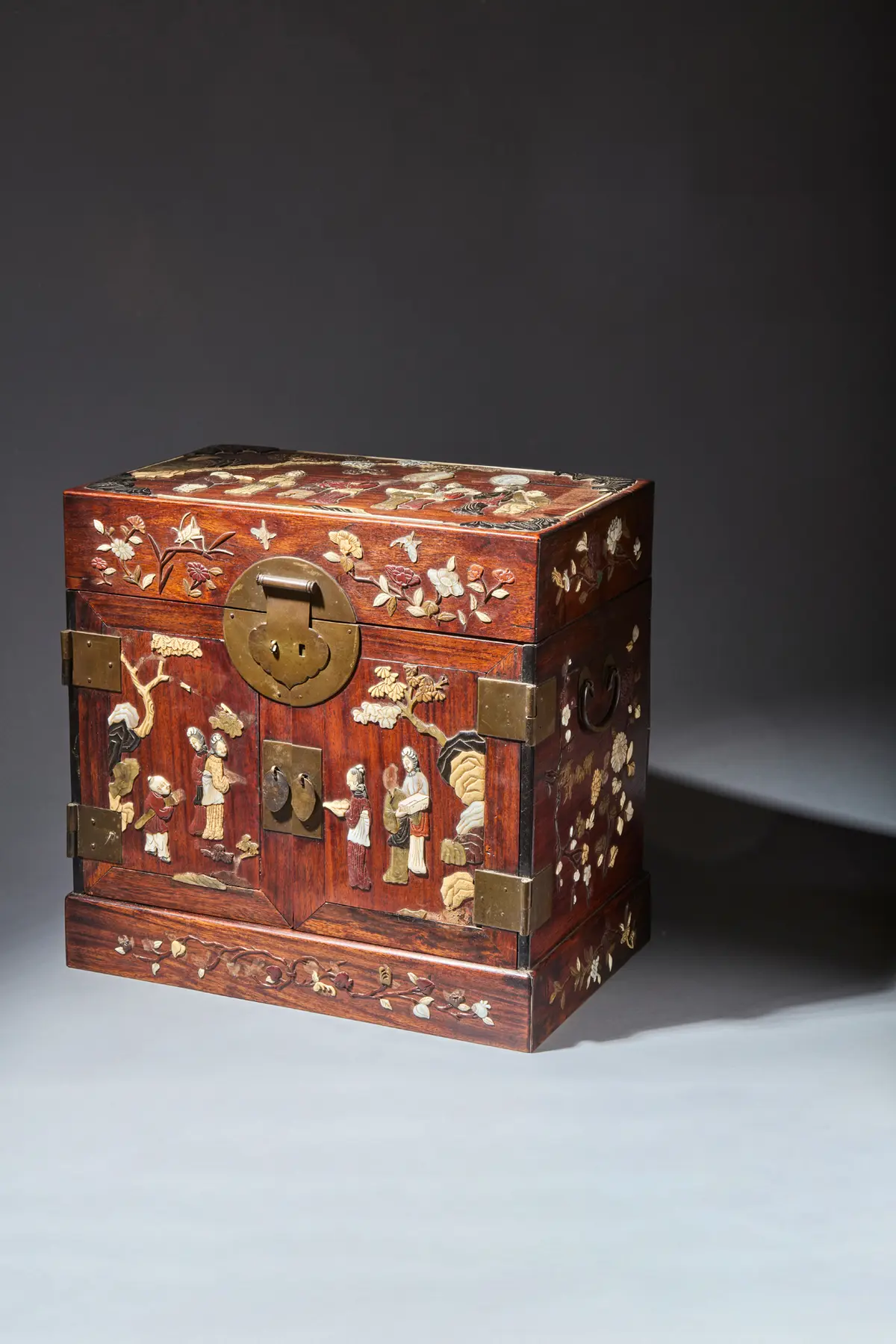 [PRIVATE COLLECTION OF SCHOLAR'S OBJECTS] CHINESE HARDSTONE AND MOTHER-OF-PEARL