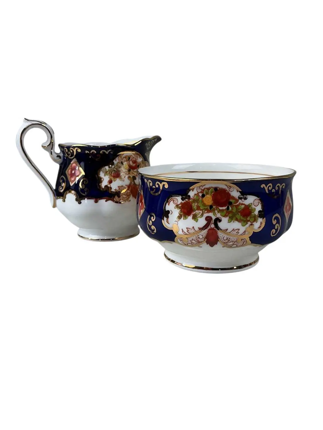 ROYAL ALBERT HEIRLOOM PART TEA SERVICE, EARLY 20TH CENTURY ALONG WITH