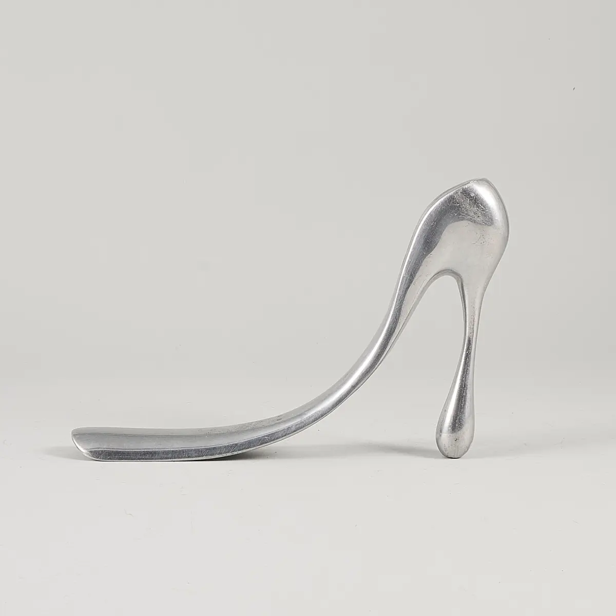 SKOHORN, Manolo Blahnik, vitmetall.