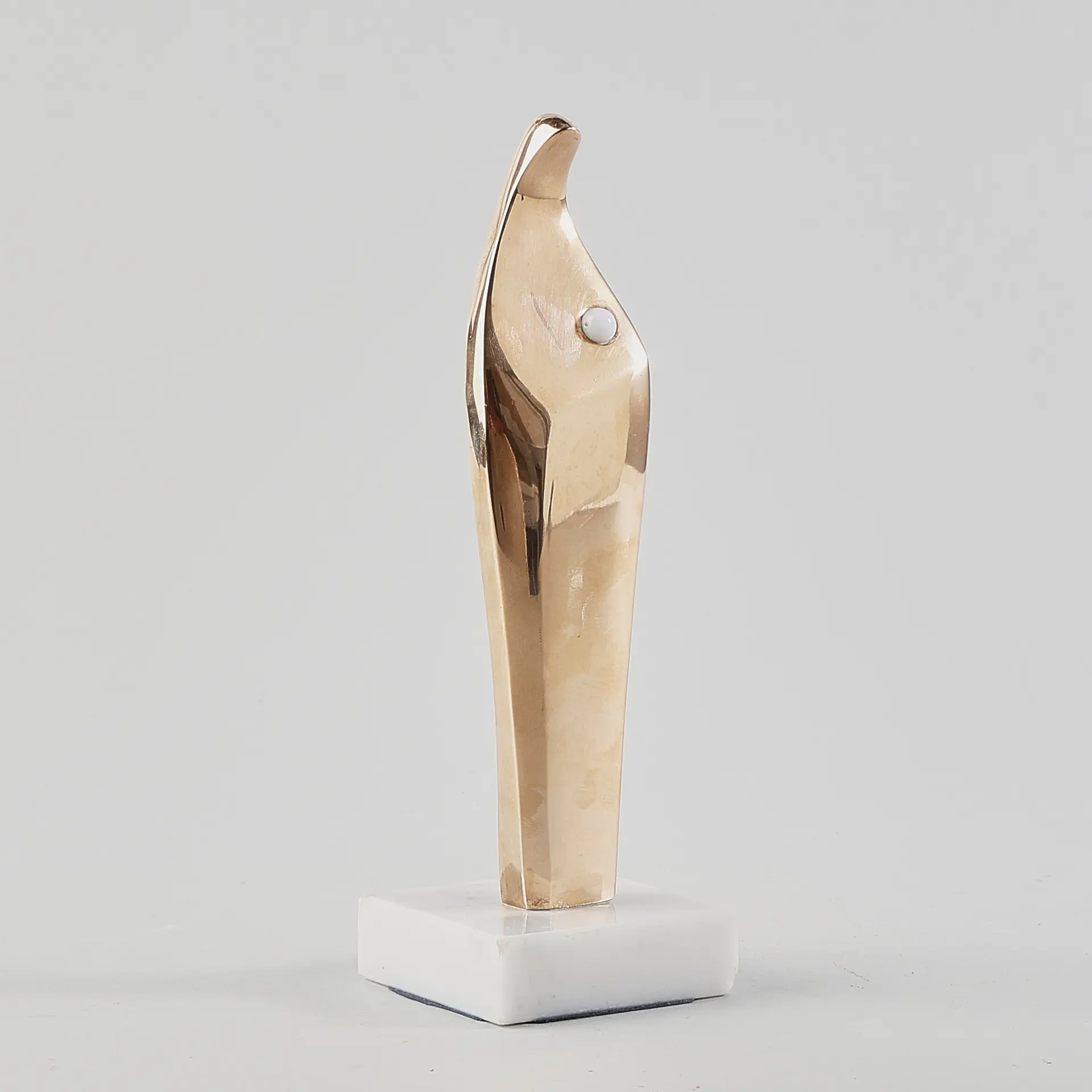 ARTHUR DOOLEY. Skulptur, Brons, Madonna med pärla, signerad Nr 500.