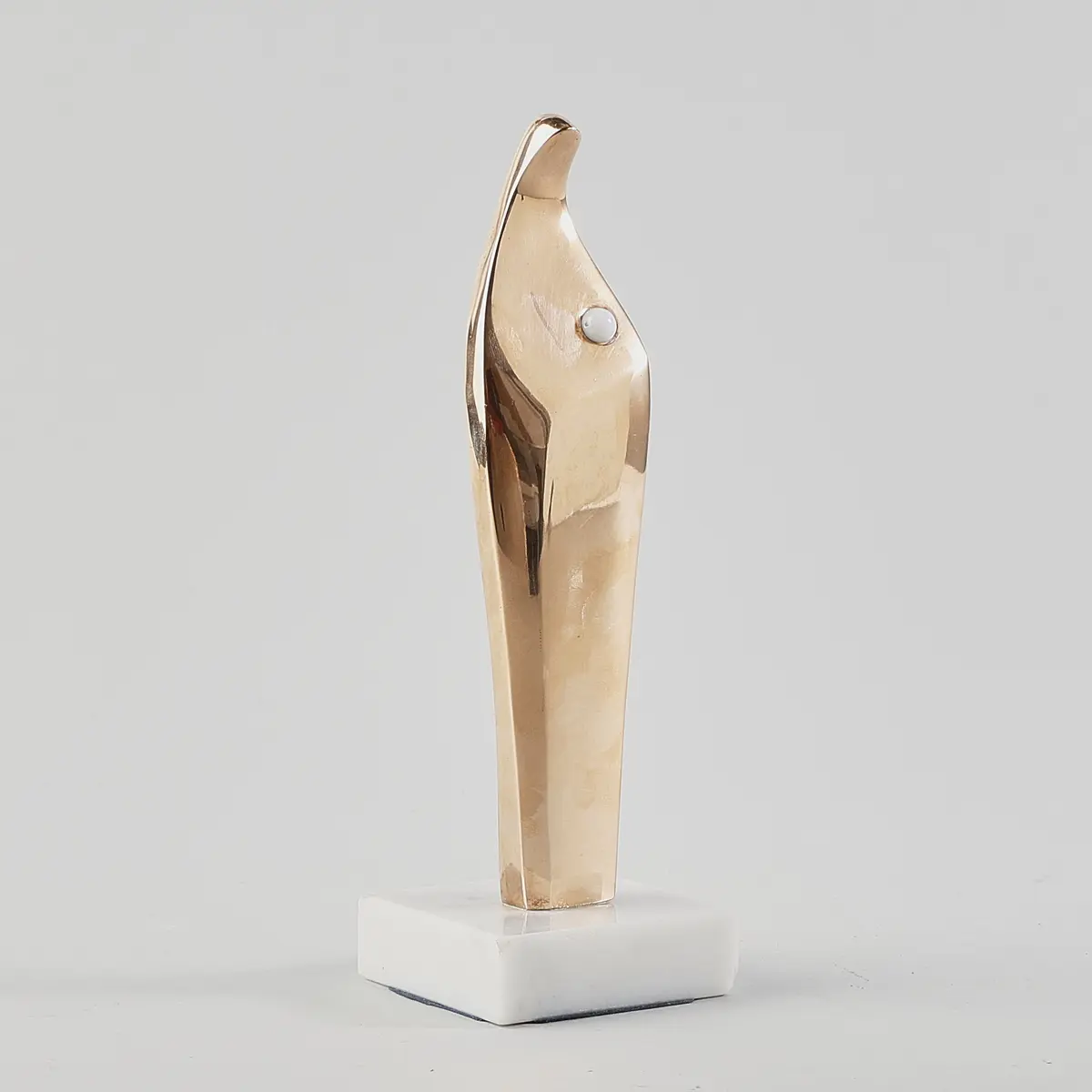ARTHUR DOOLEY. Skulptur, Brons, Madonna med pärla, signerad Nr 500.