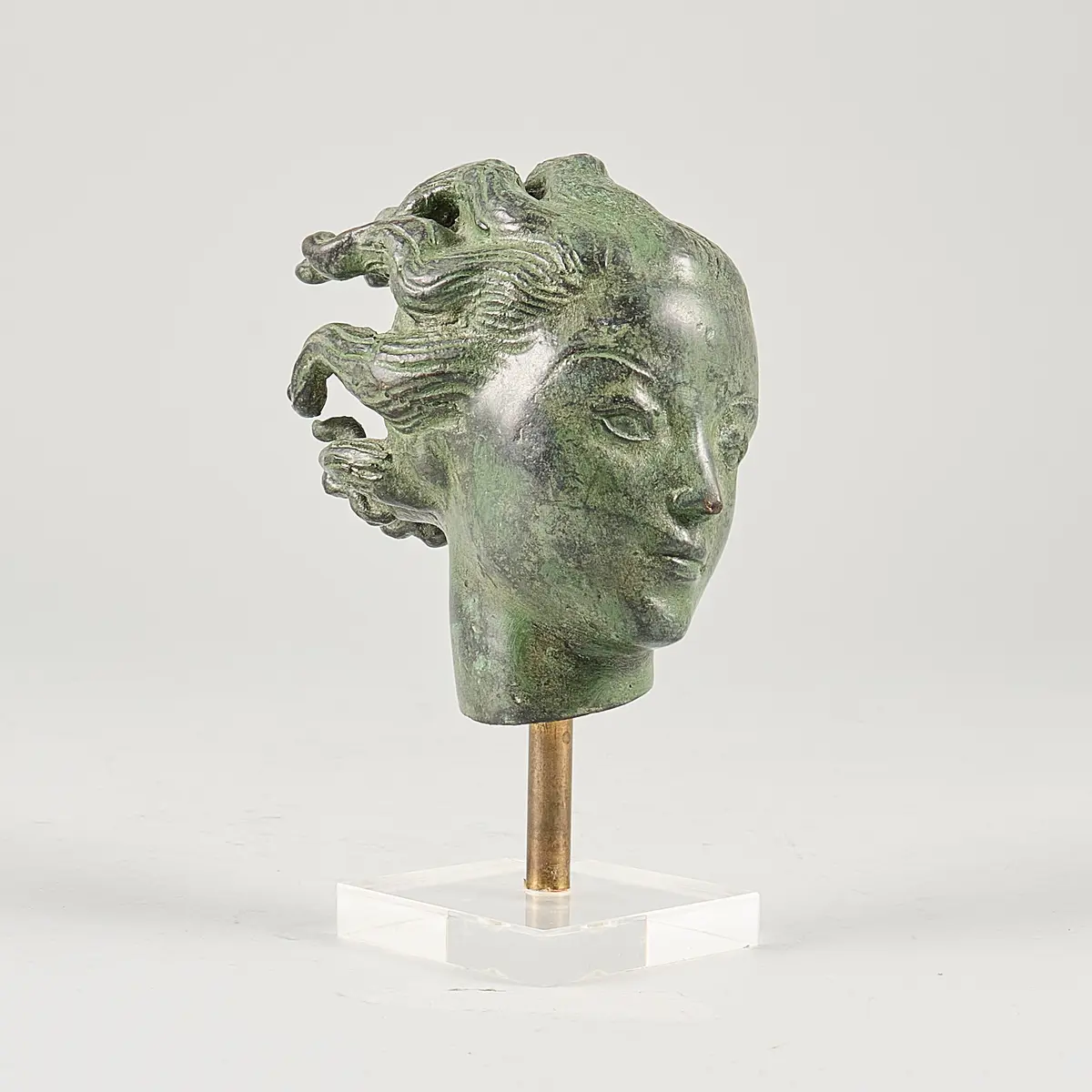 CARL MILLES. EFTER. Skulptur, "Änglahuvud". Skulptur i grönpatinerad