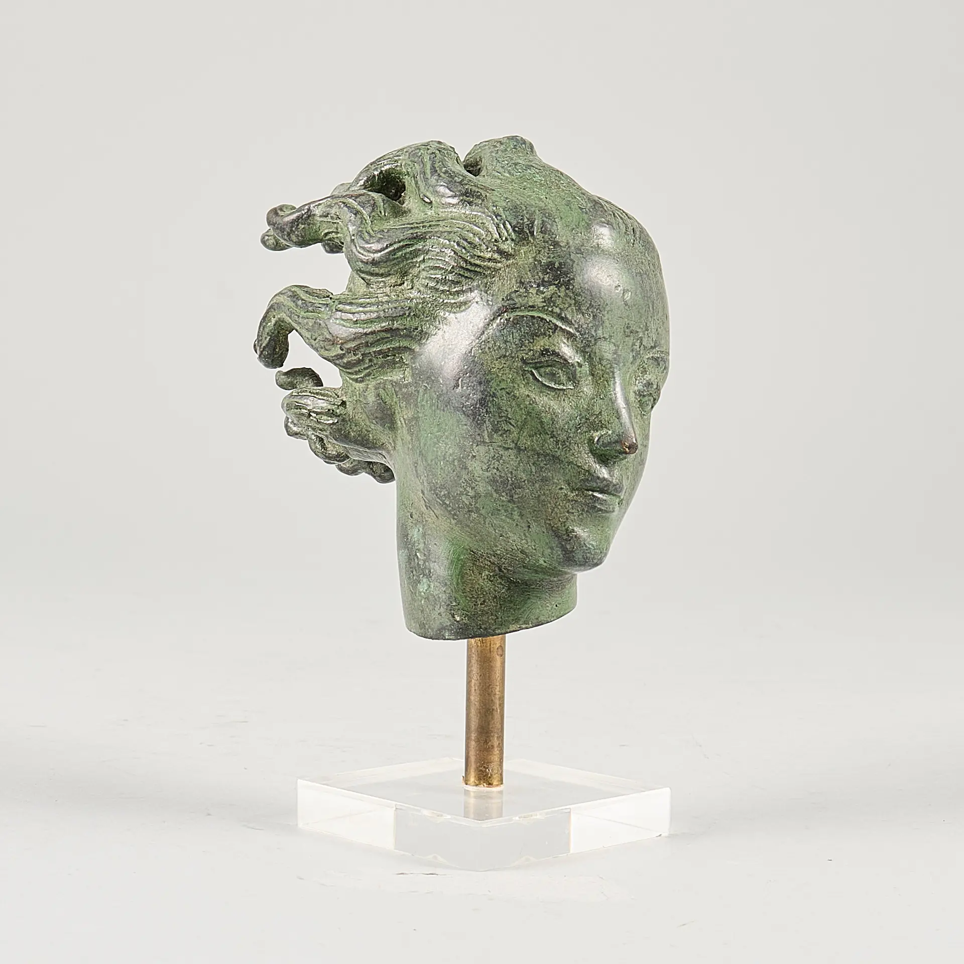 CARL MILLES. EFTER. Skulptur, "Änglahuvud". Skulptur i grönpatinerad