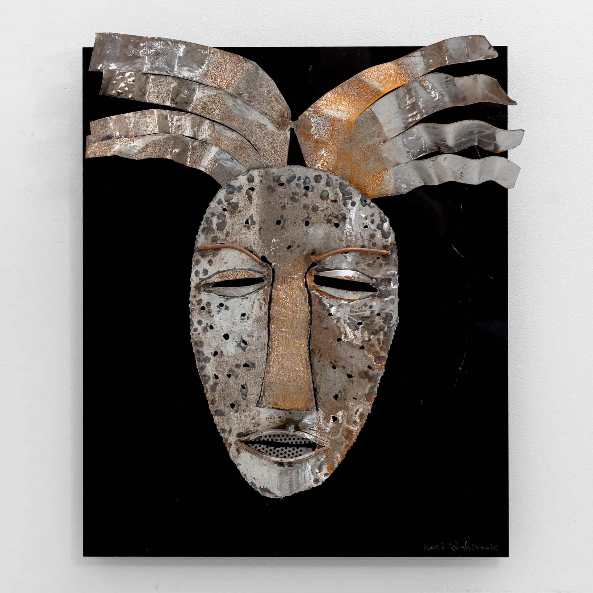 KENT WAHLBECK. "Olka", skulptur, plåt monterad på plexiglasplatta, signerad.