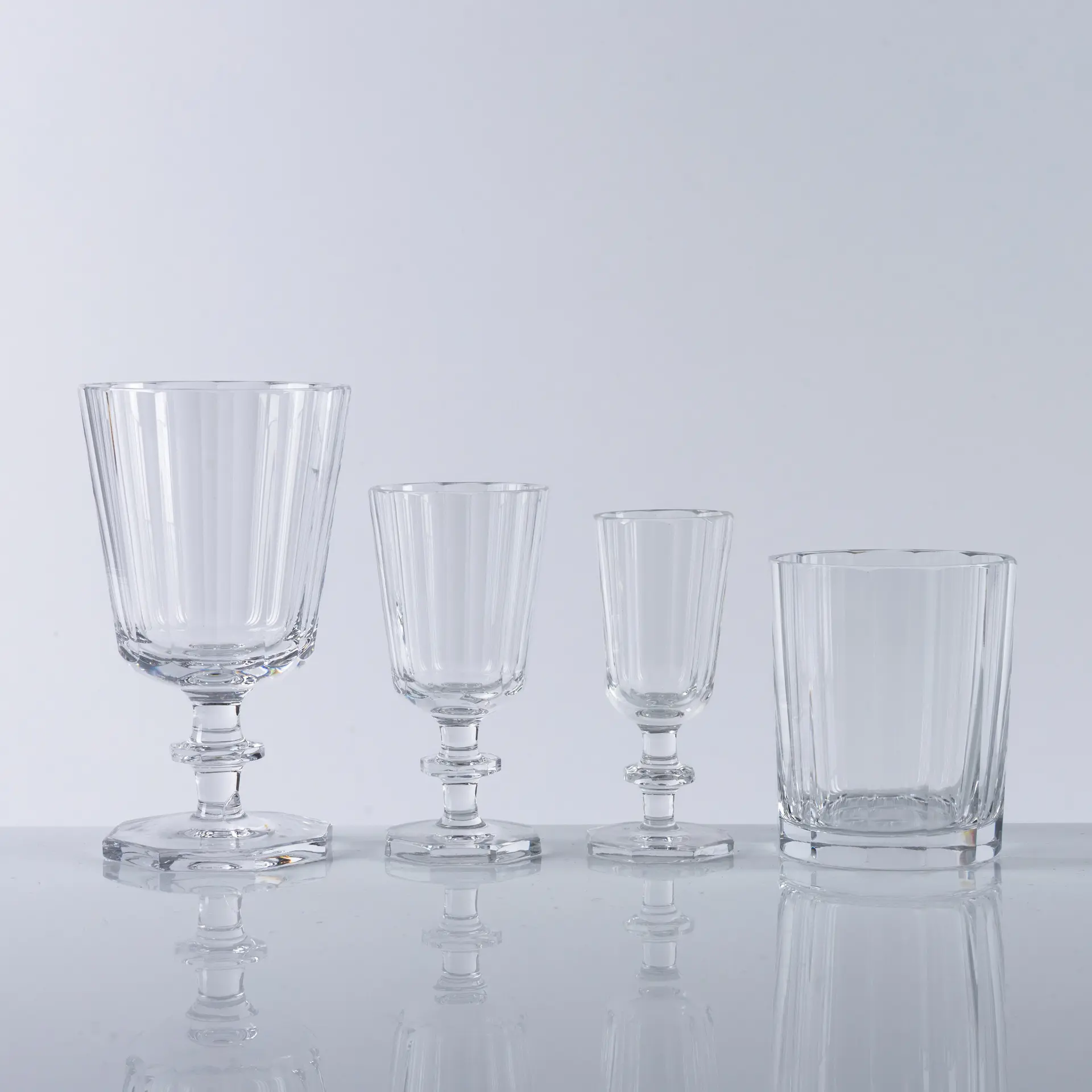 ELIS BERGH. Glas, 27 delar, "Karlberg", Kosta.