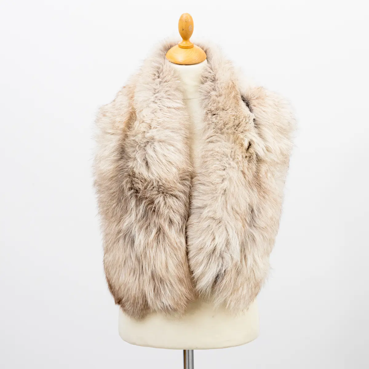 STOLA, mink, körsnär L. Lundmark, Stockholm, 1900-tal.