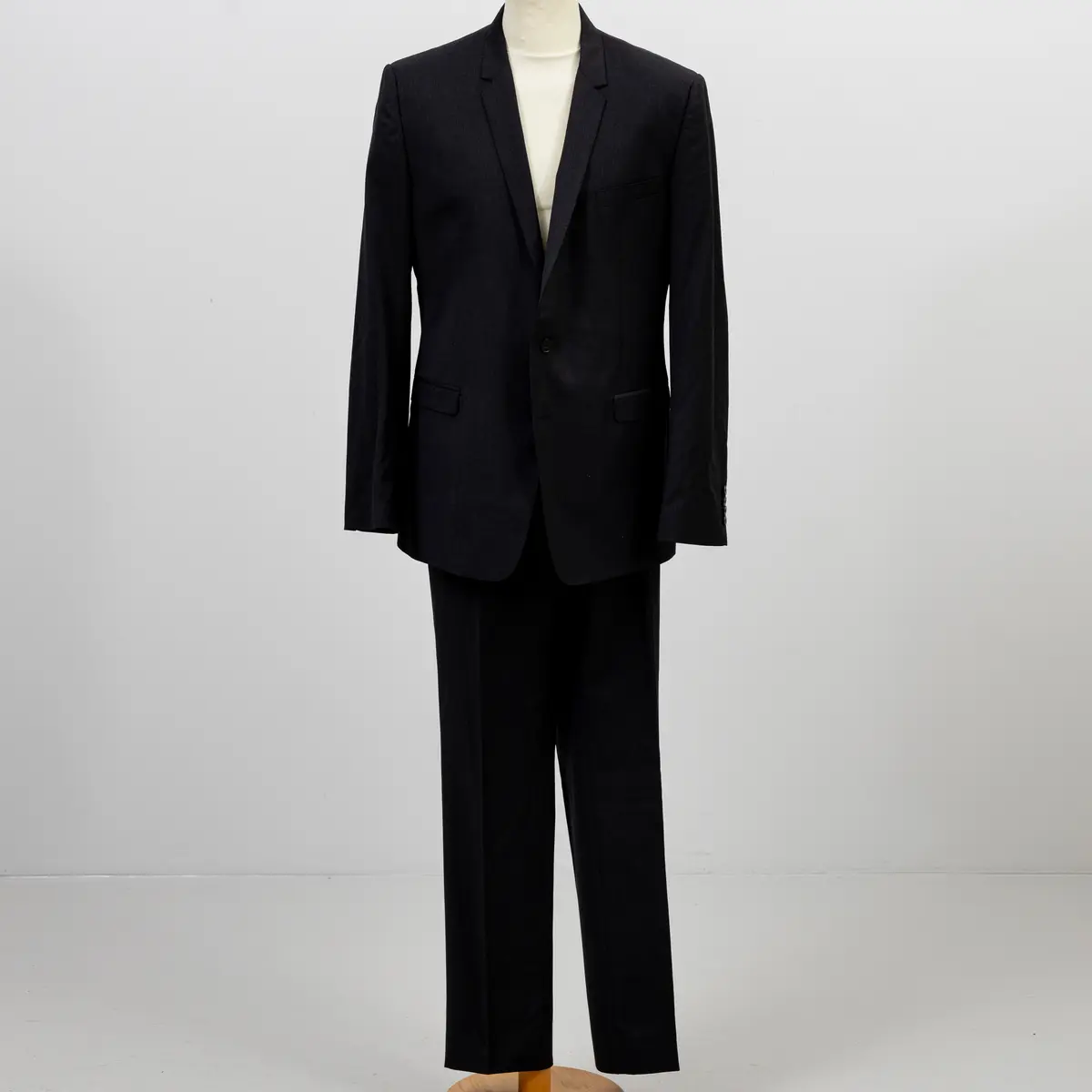 DOLCE GABBANA. Kostym, italiensk storlek 56.