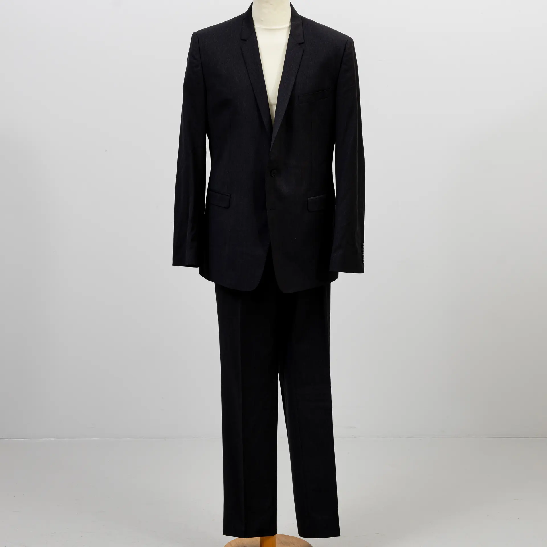 DOLCE GABBANA. Kostym, italiensk storlek 56.
