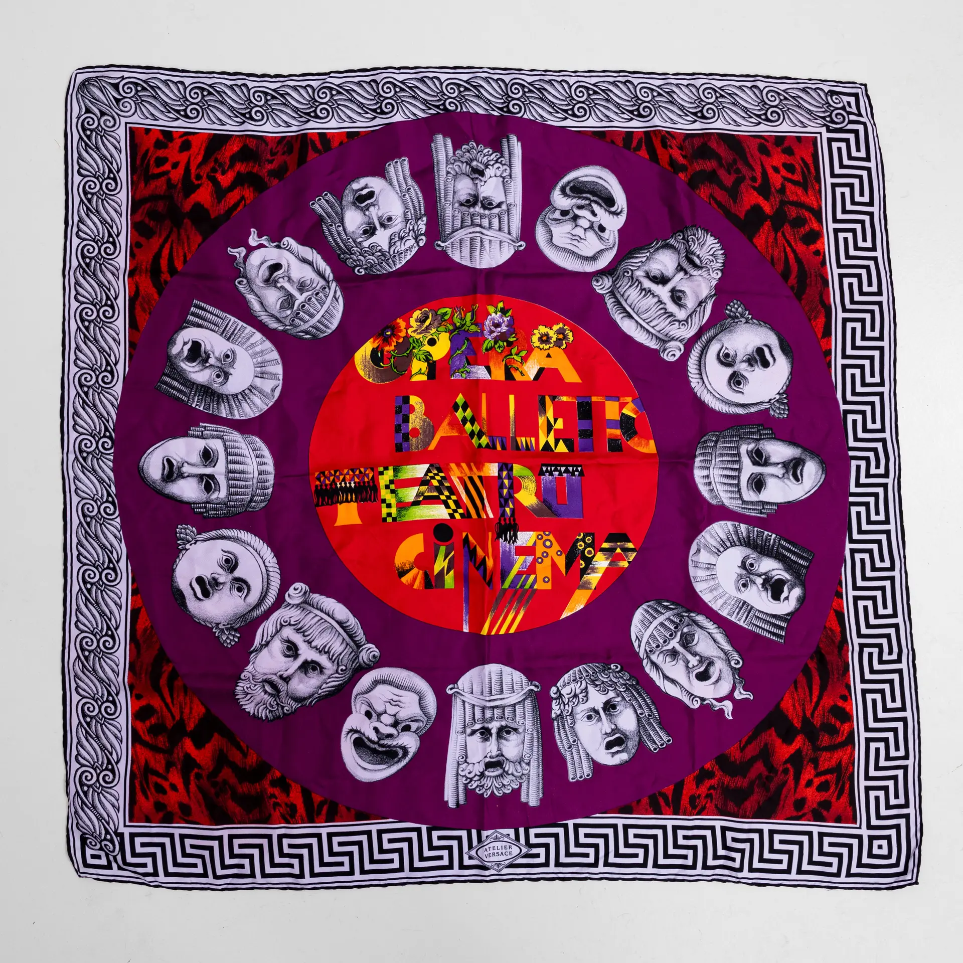 GIANNI VERSACE. Sjal, siden, "Opera Balletto Teatro Cinema", The way