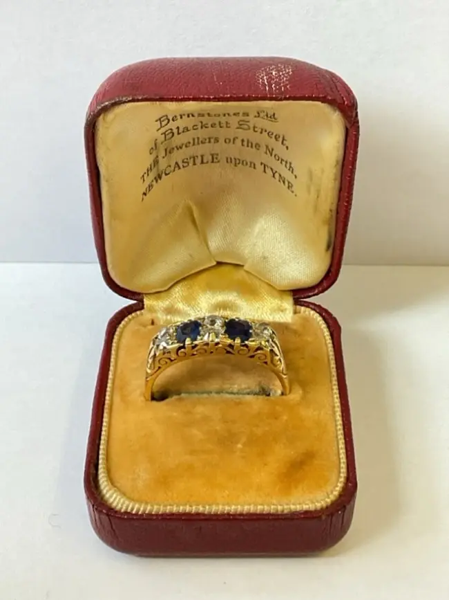 A boxed antique 18ct gold sapphire & diamond ring, the six old cut