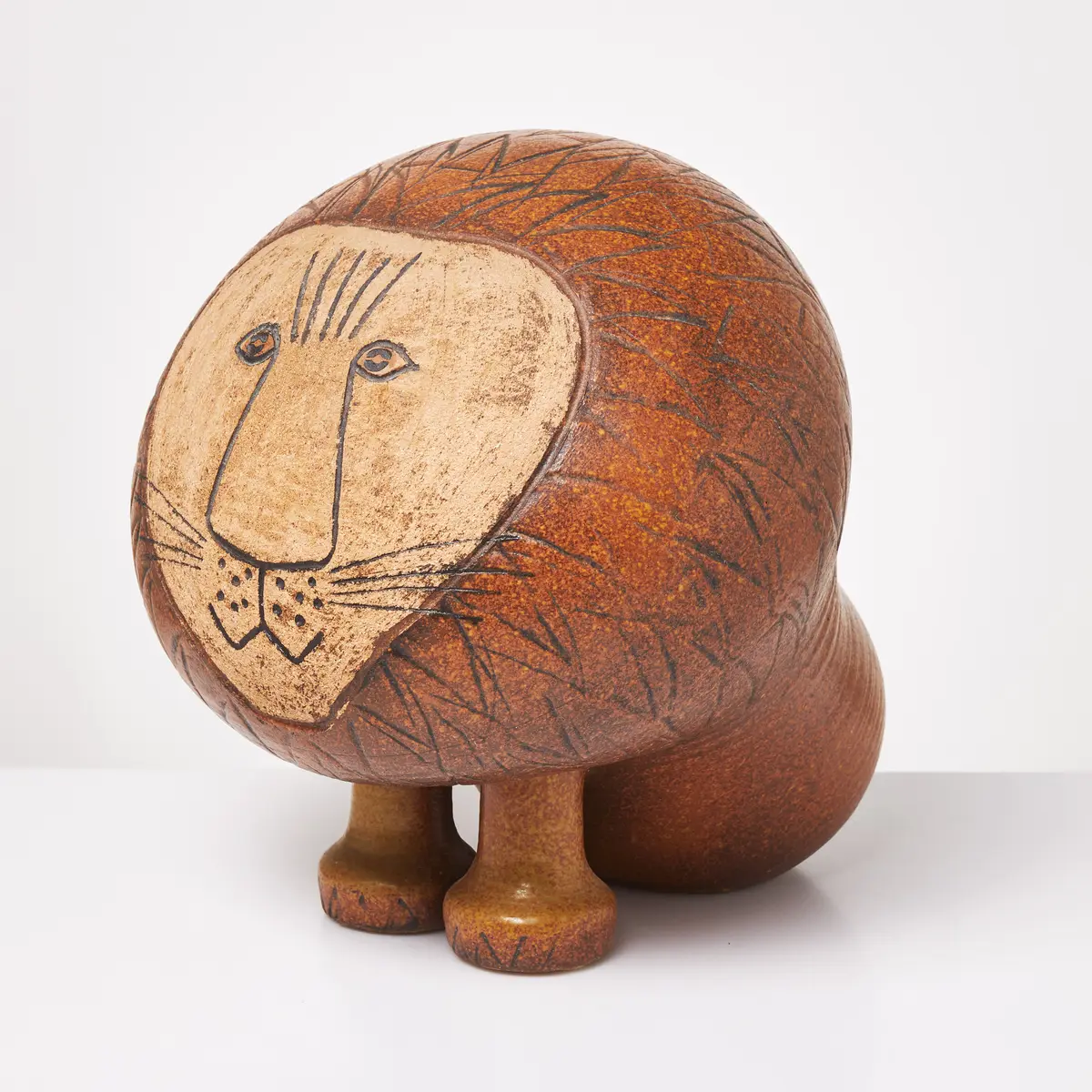LISA LARSON. Figurin, "Lejon", maxi ur serien "Afrika", Gustavsberg