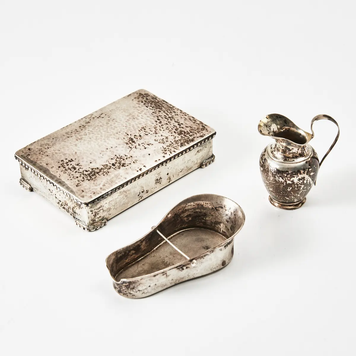 CIGARRSKRIN, MINIATYRKANNA och PIPSTÄLL, silver.