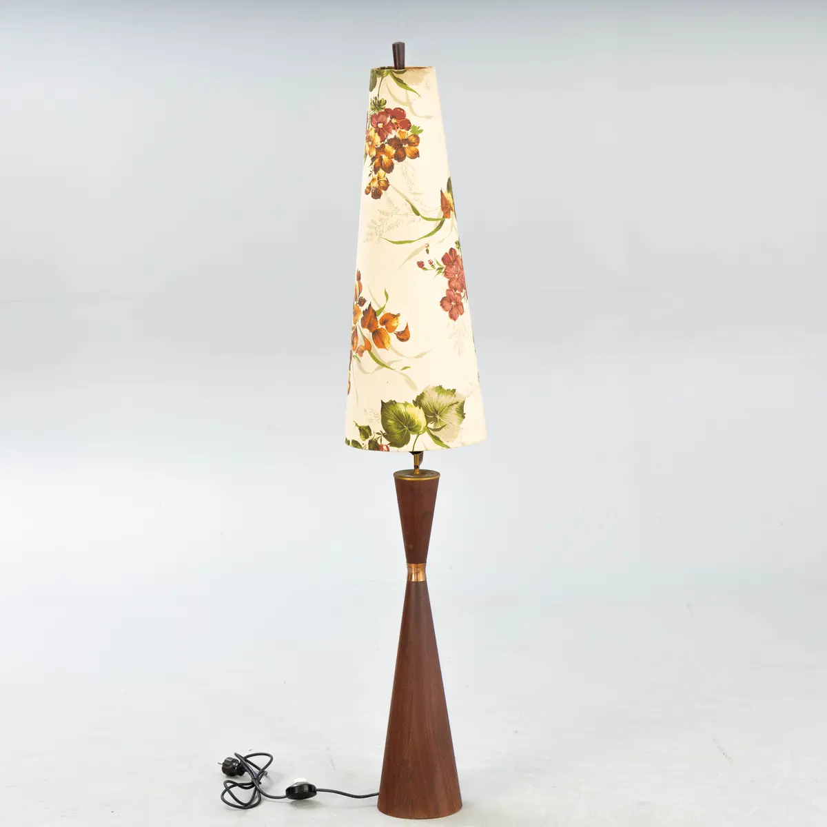 PARKER KNOLL. Stehlampe „Diabolo“, 1960er Jahre, Teakholz.