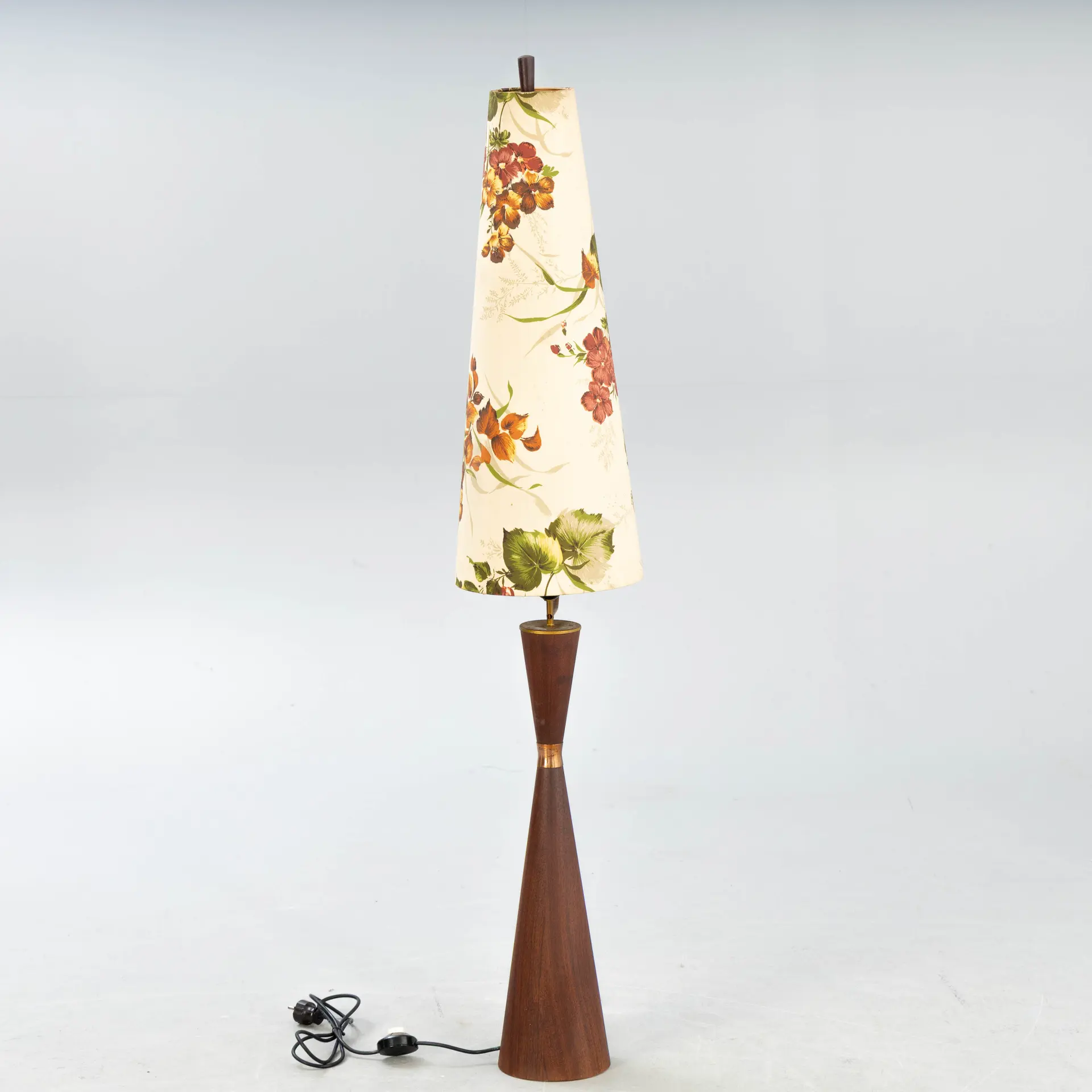 PARKER KNOLL. Stehlampe „Diabolo“, 1960er Jahre, Teakholz.